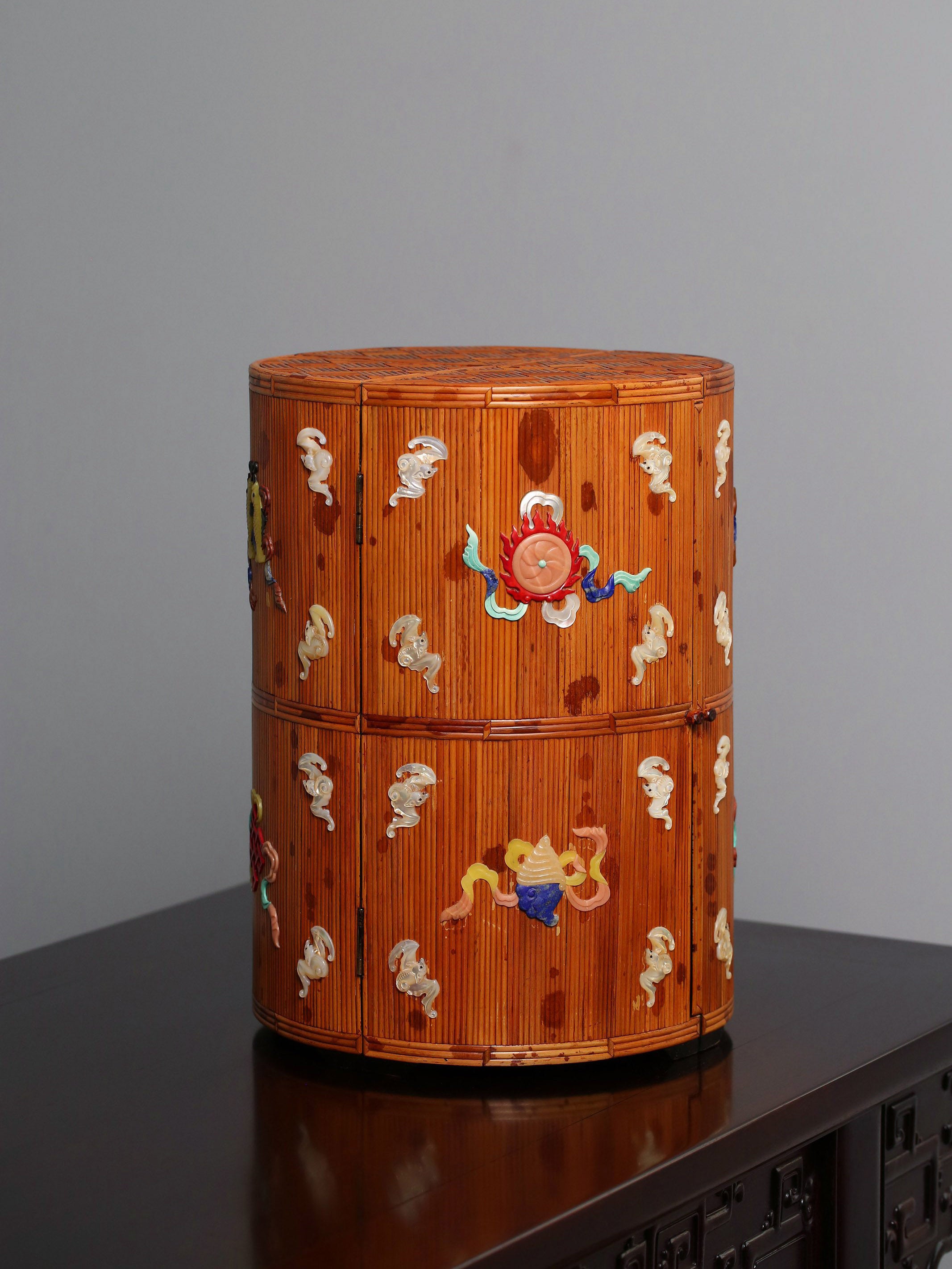 Xiangfei bamboo inlaid table with multi-treasure cabinet