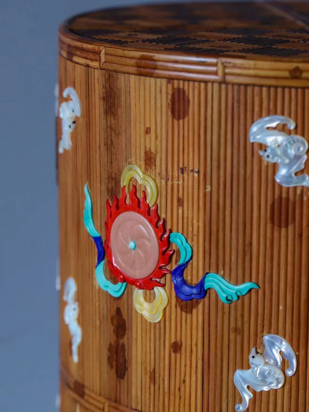 Xiangfei bamboo inlaid table with multi-treasure cabinet