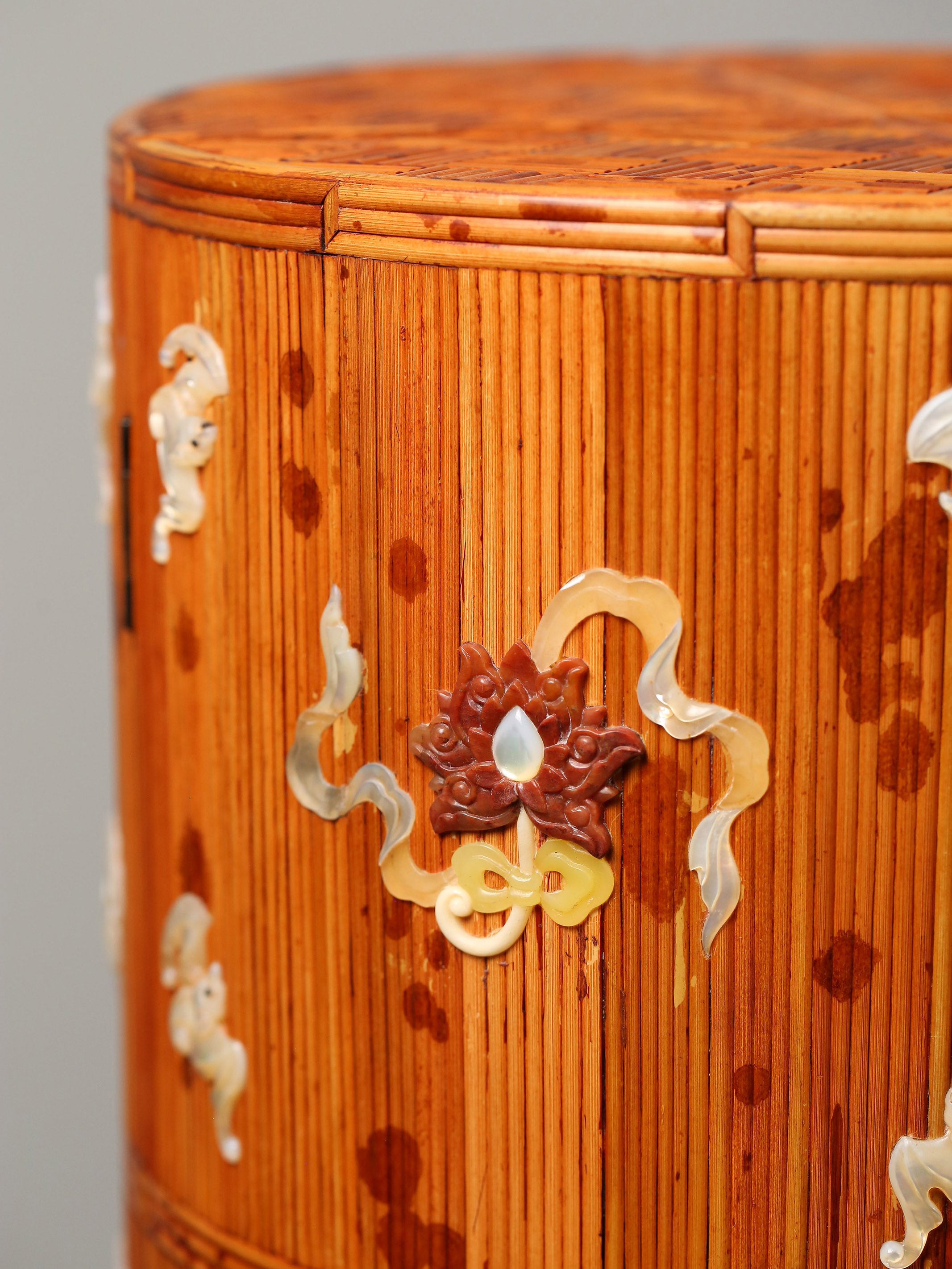 Xiangfei bamboo inlaid table with multi-treasure cabinet