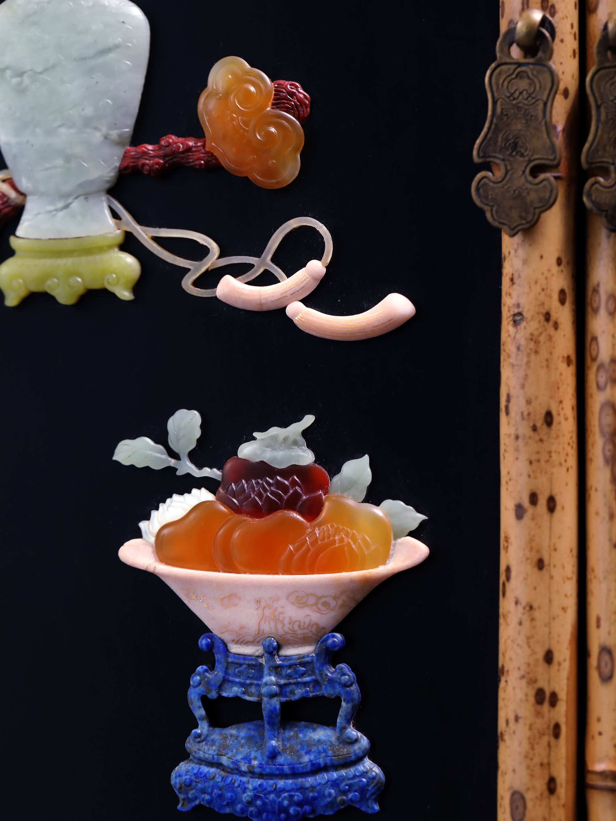 Xiangfei bamboo inlaid with gilded antique patterns, round-cornered tea table