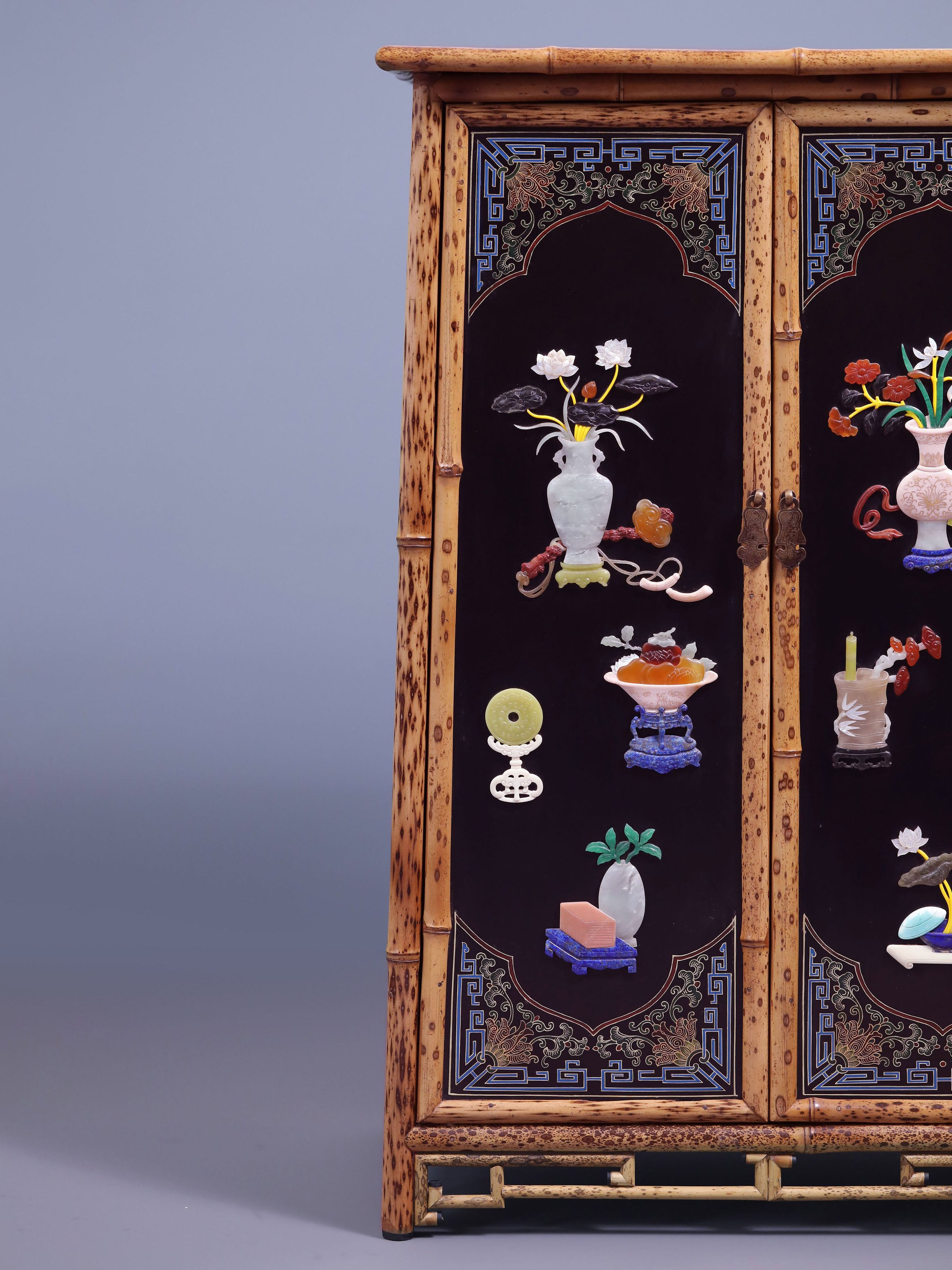 Xiangfei bamboo inlaid with gilded antique patterns, round-cornered tea table