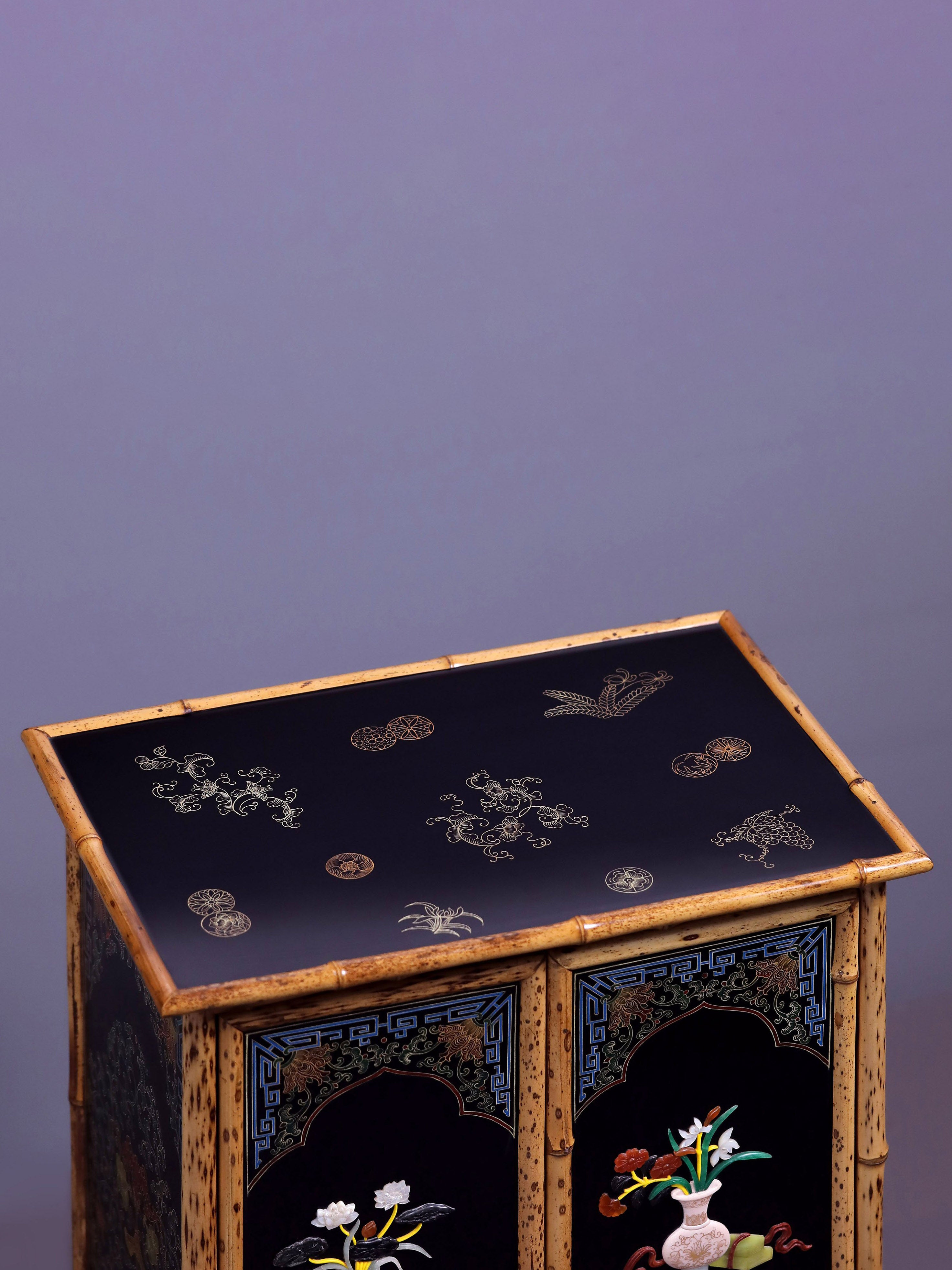 Xiangfei bamboo inlaid with gilded antique patterns, round-cornered tea table