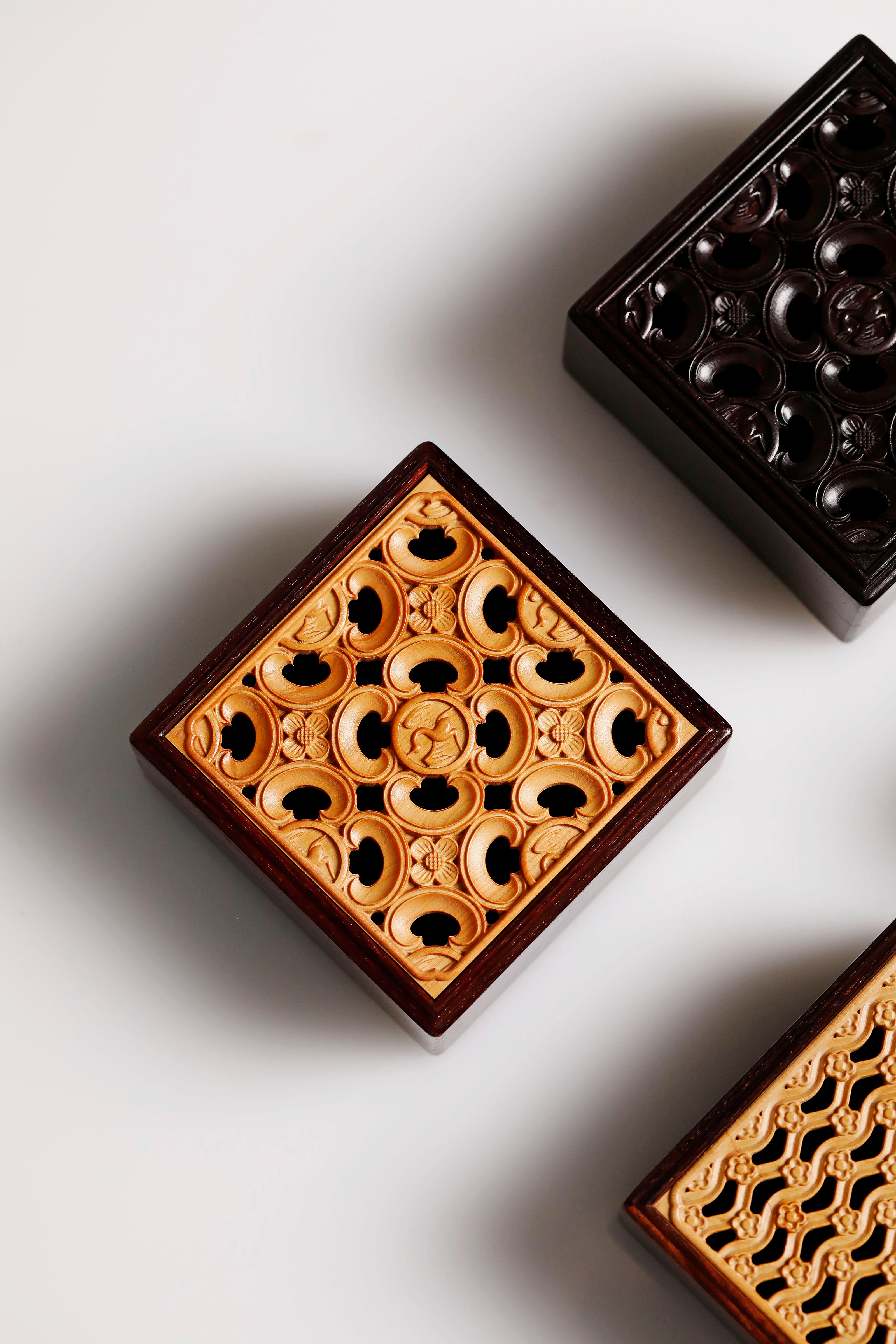 Purple sandalwood openwork incense box