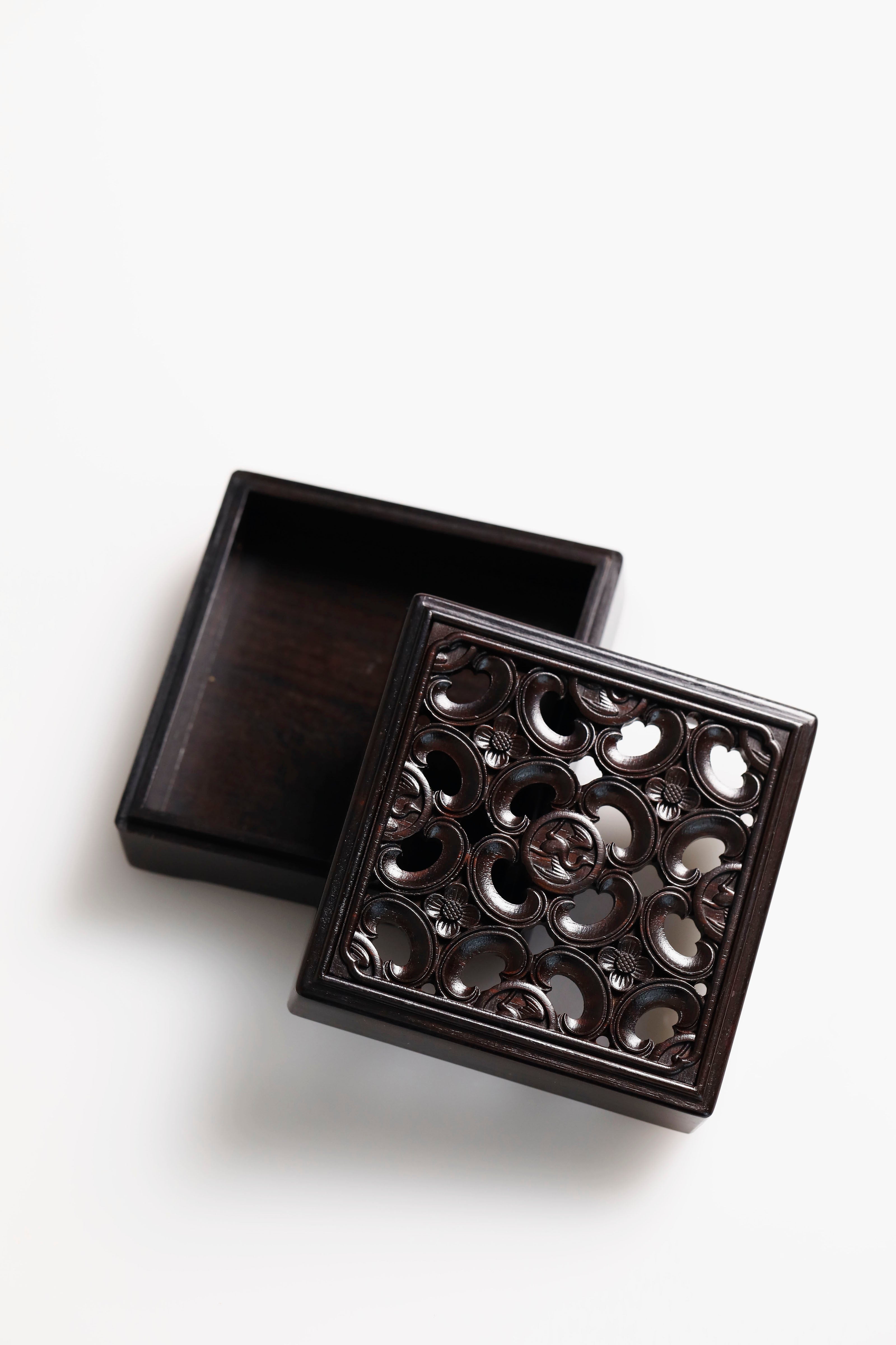 Purple sandalwood openwork incense box