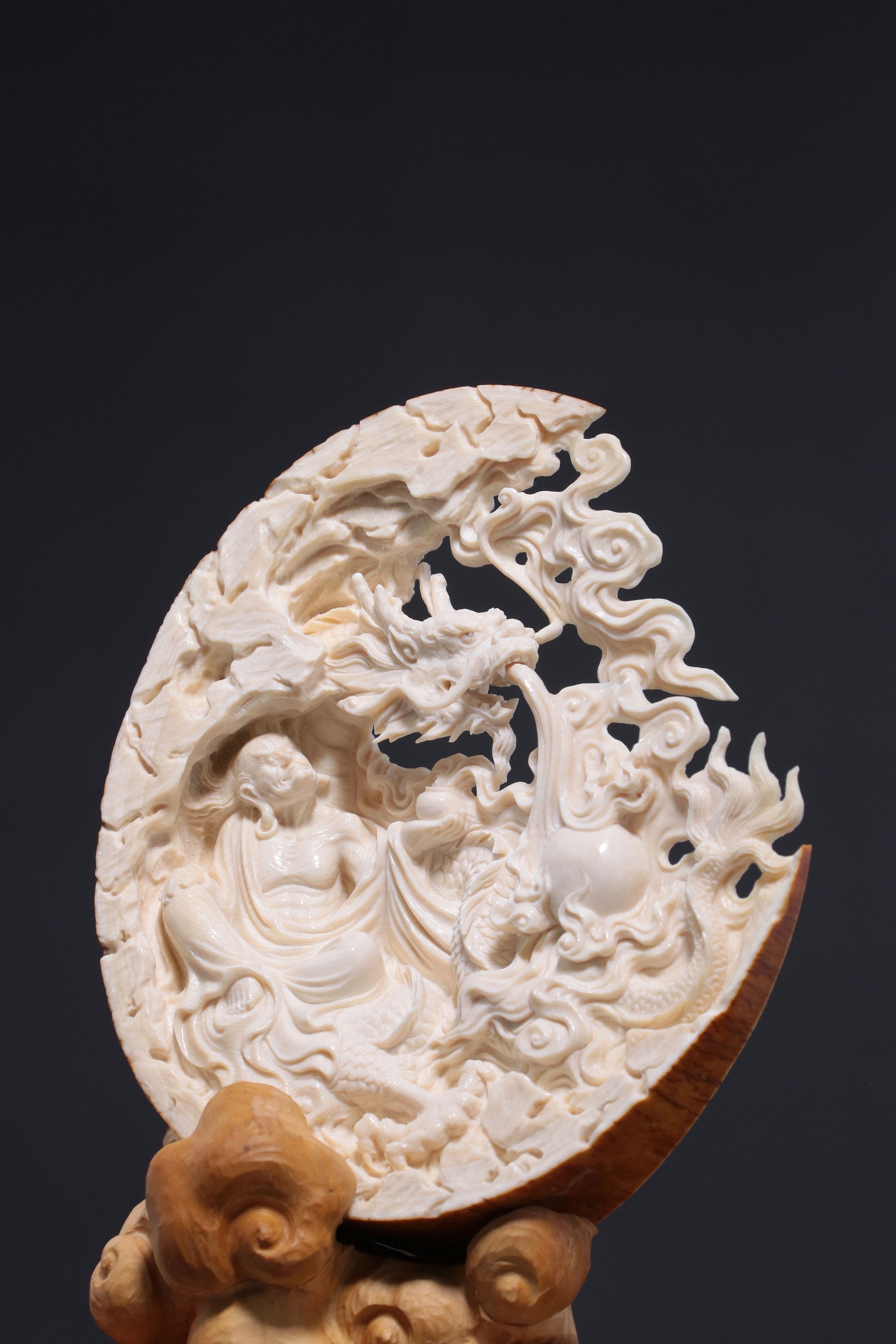 Arhat who subdues dragons and tigers