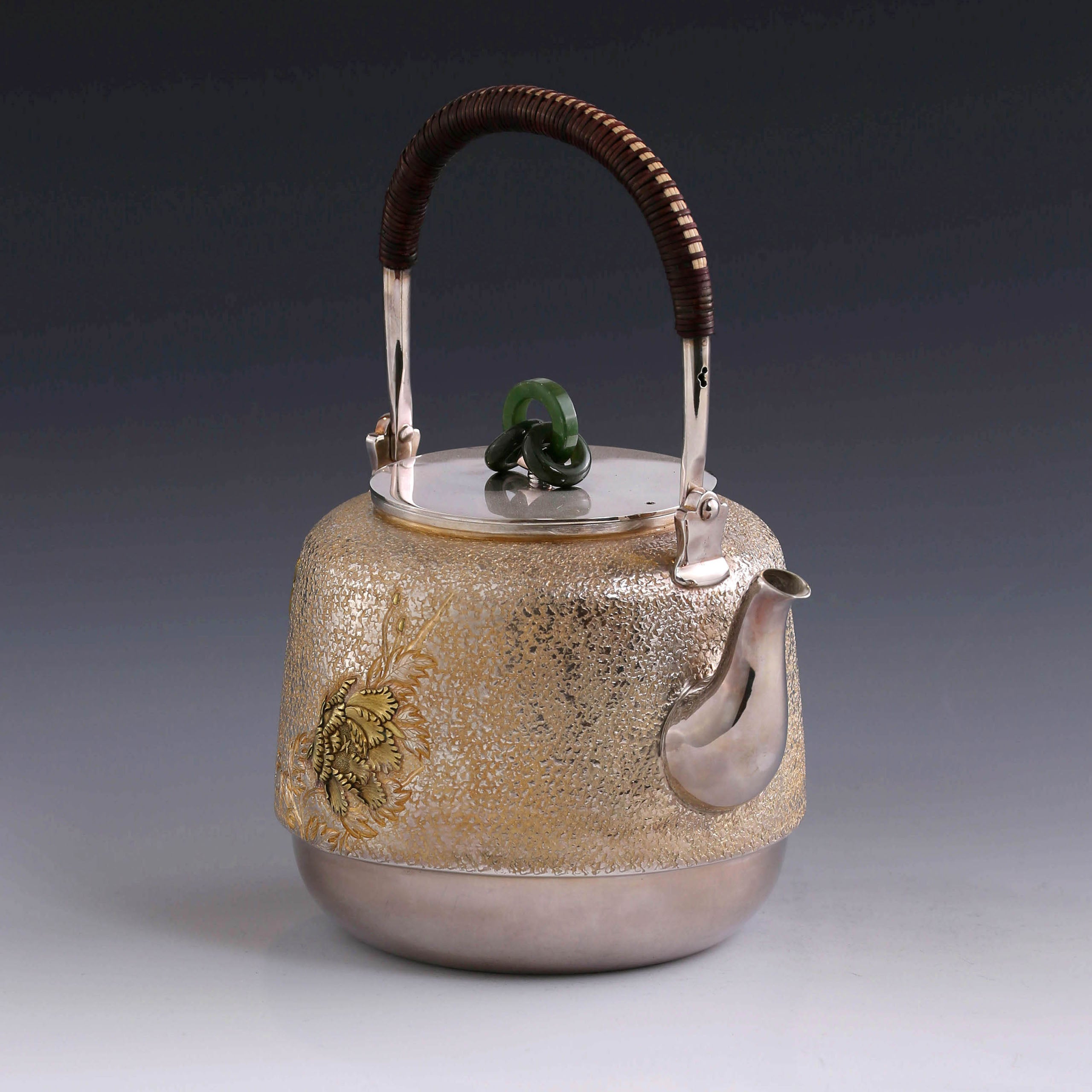 Silver ewer inlaid with peony bell shape