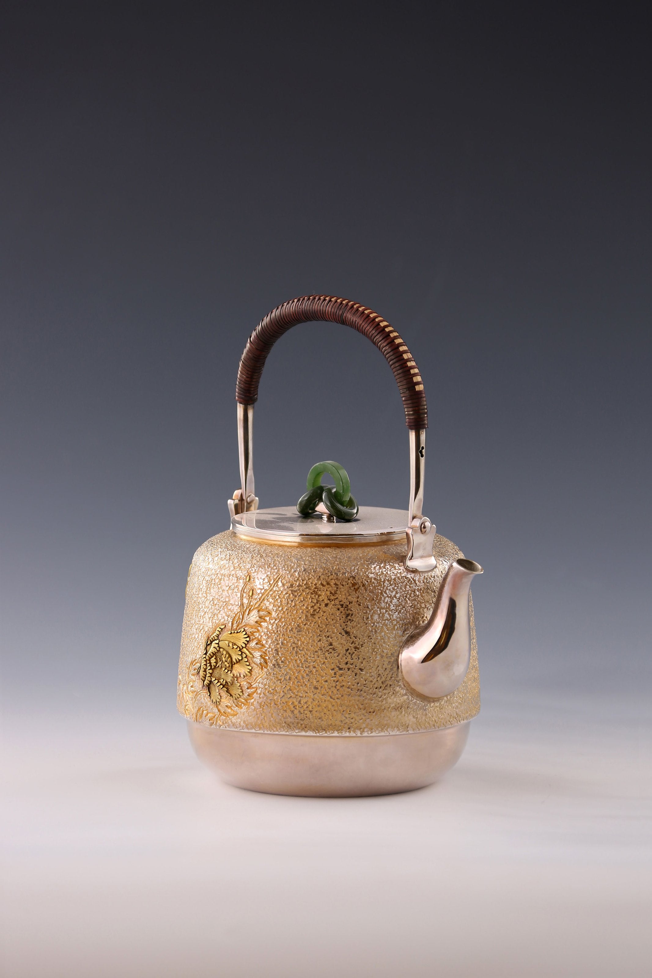 Silver ewer inlaid with peony bell shape