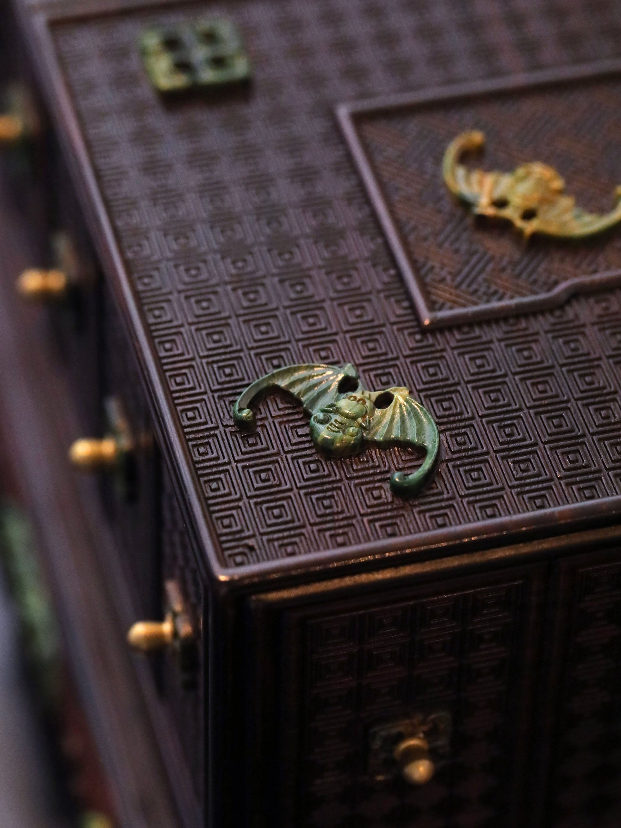 Grand Elegant Hall Treasure Box with Swastika Pattern, Blessed with Abundant Blessings, Made of Rosewood and Inlaid with Jade, Qianlong Period