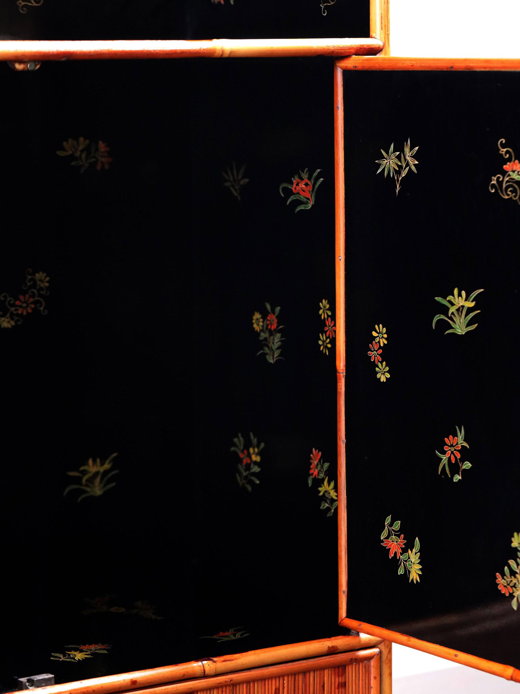 Xiangfei Bamboo Inlaid with Immortal Riding a Phoenix Tea Cabinet