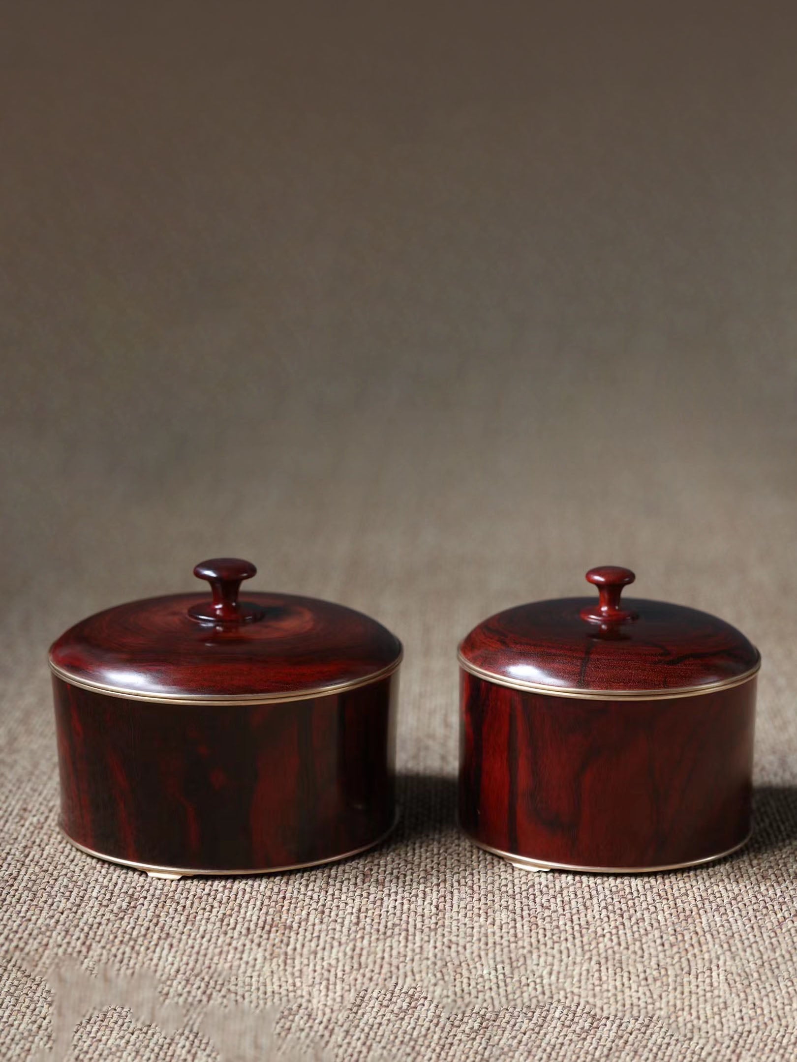 Small-leaf sandalwood tea storage