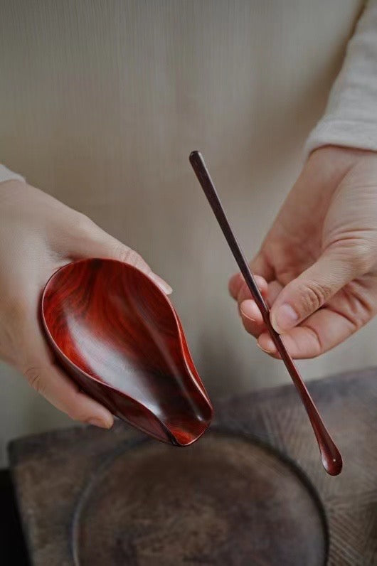 Small-leaf sandalwood tea buds