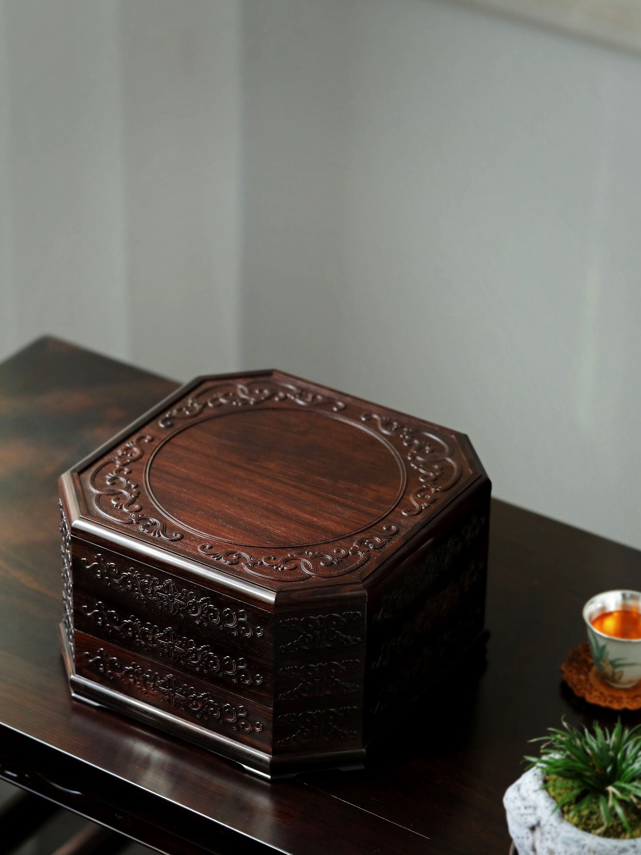 Purple sandalwood three-tiered eight-treasure corner box