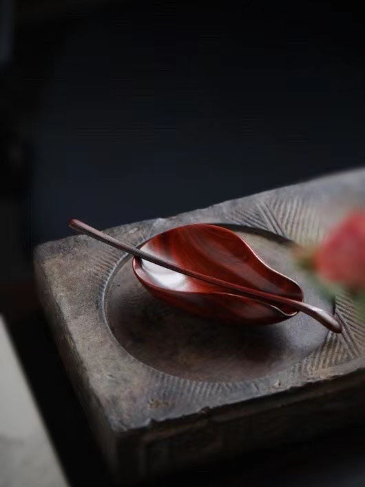 Small-leaf sandalwood tea buds