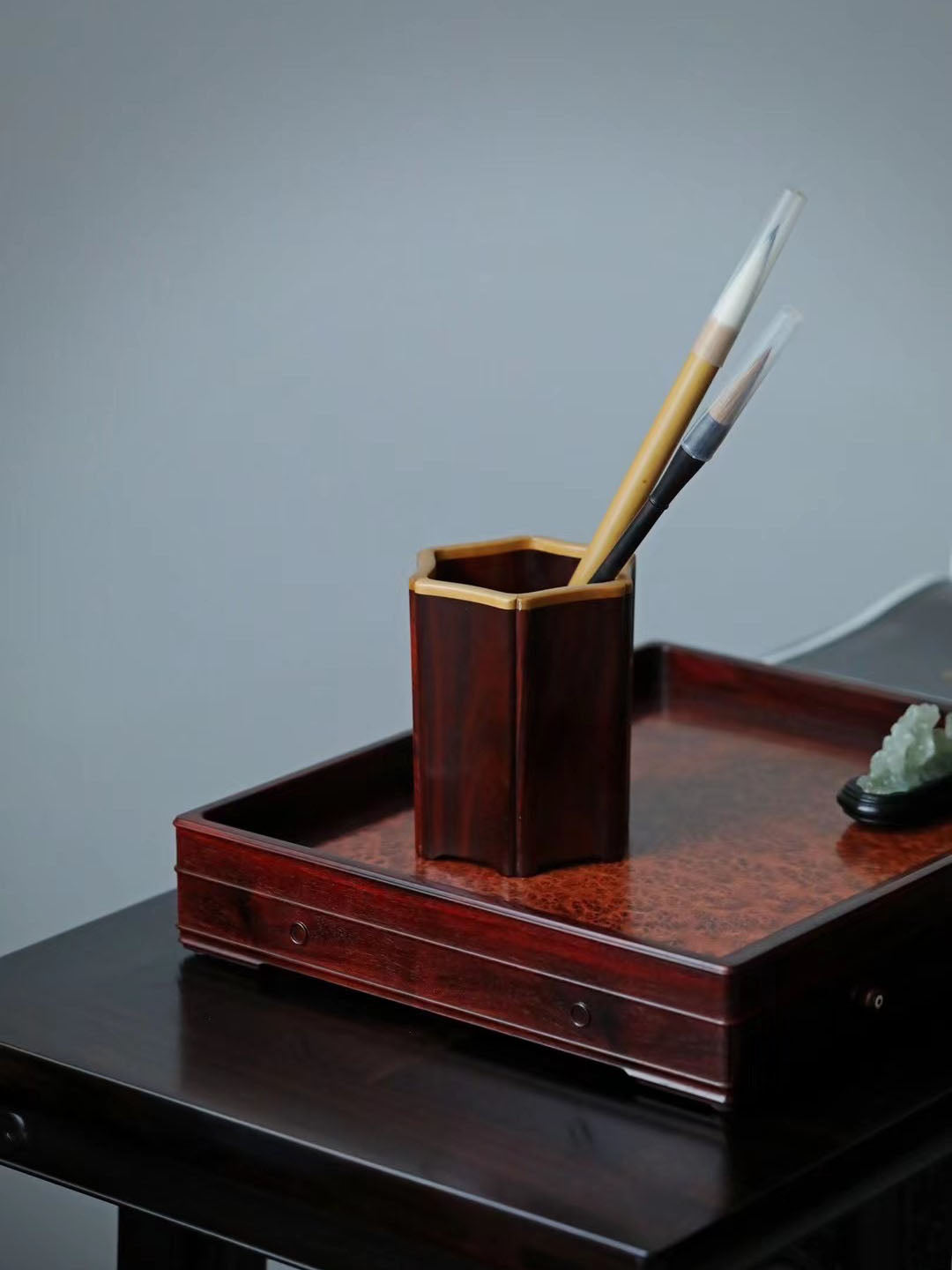 A plain-faced plate inlaid with burl wood on small-leaf red sandalwood, and a plate inlaid with purple sandalwood.