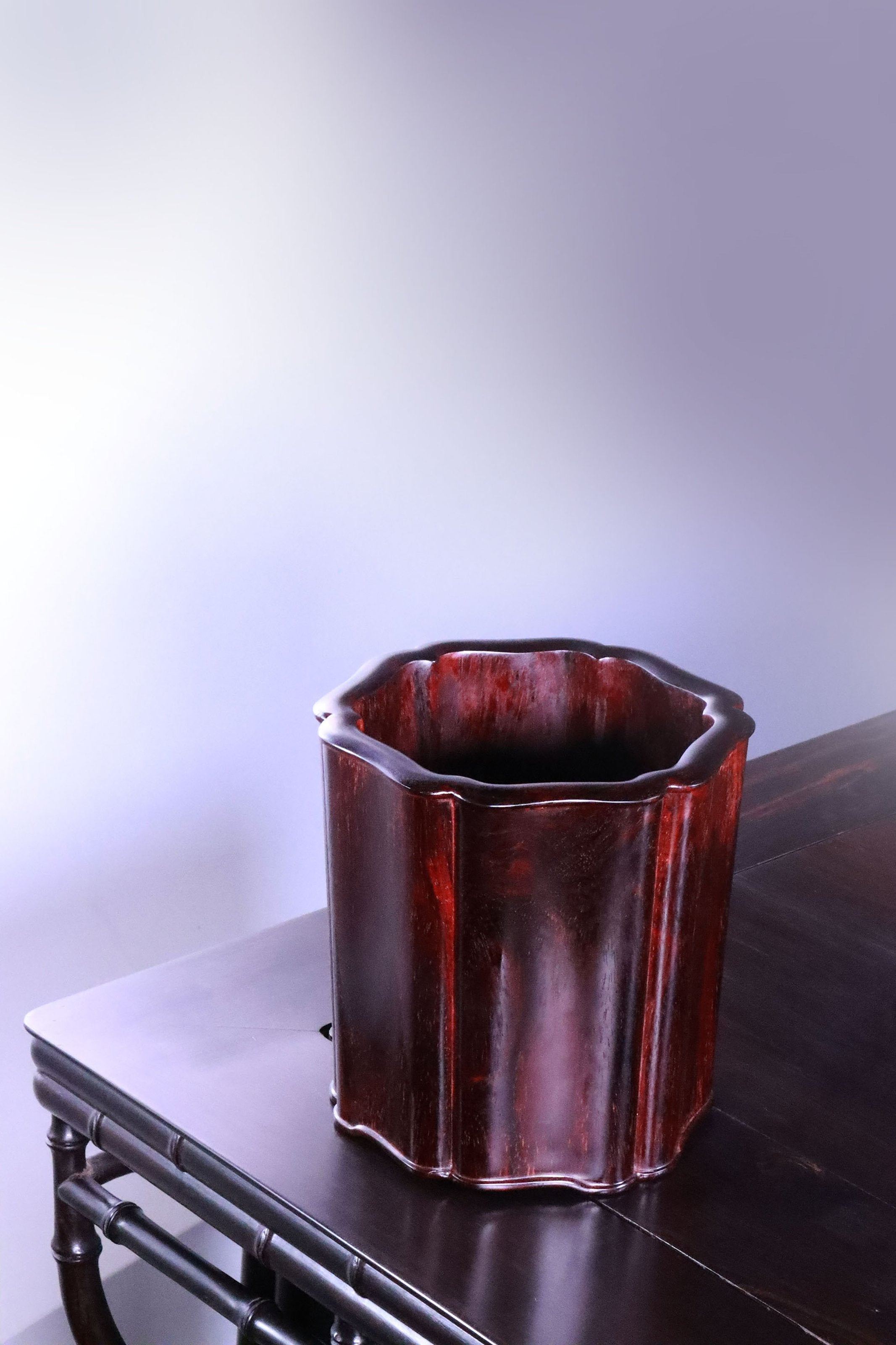 Indian rosewood pen holder with lobed rim