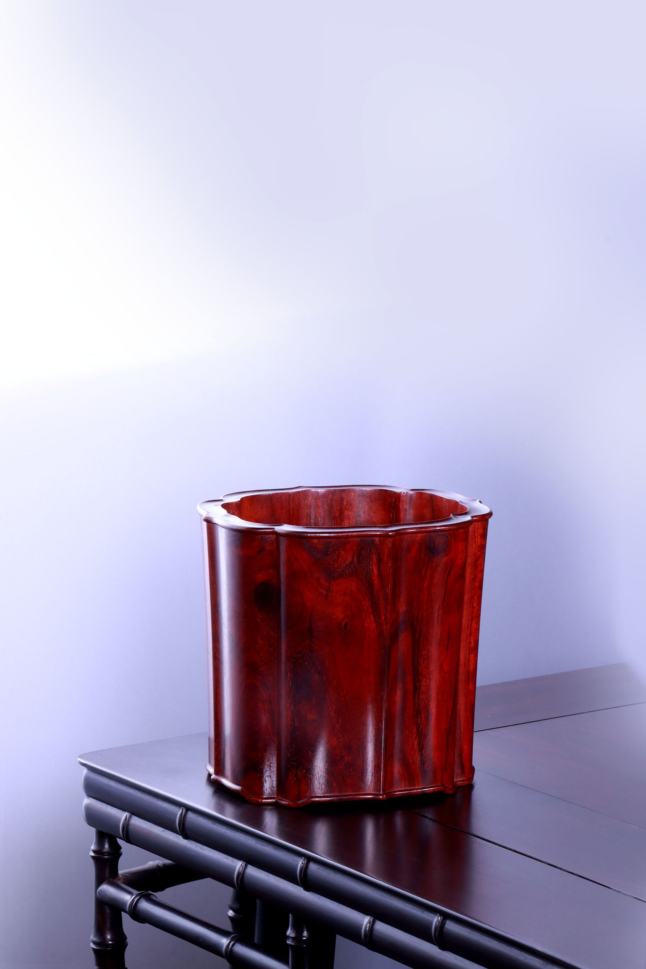 Indian rosewood pen holder with lobed rim