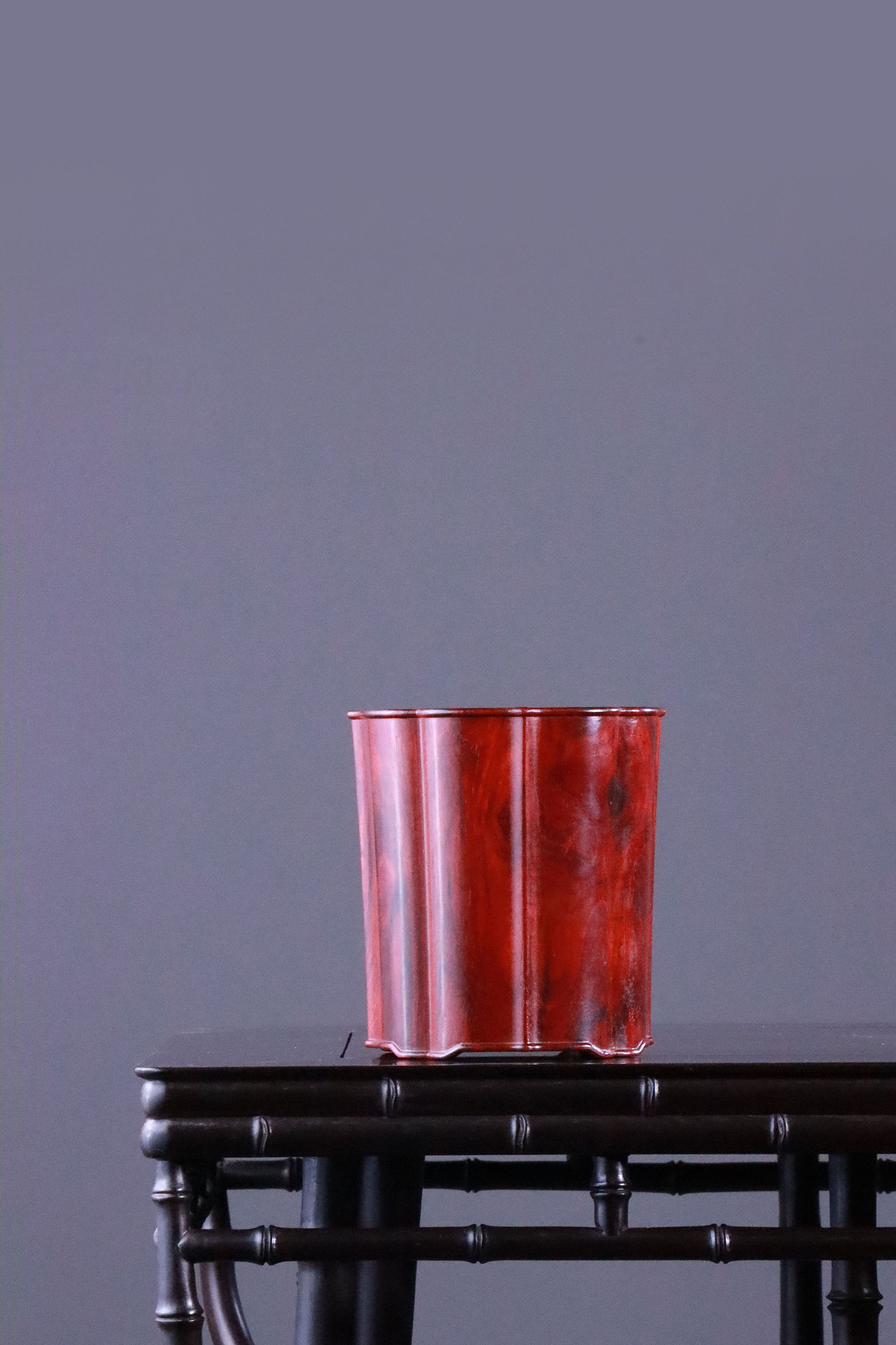 Indian rosewood pen holder with lobed rim