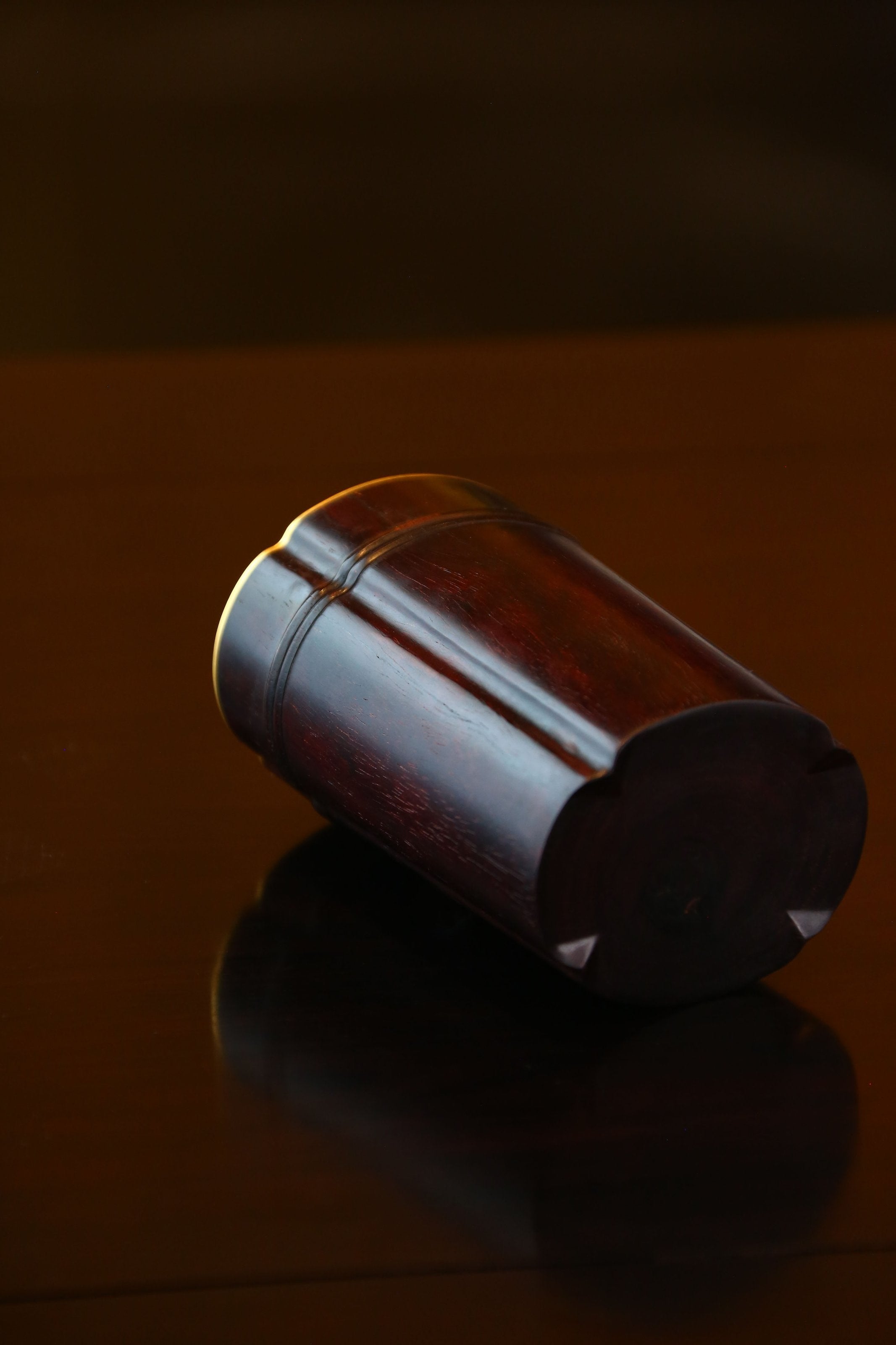 Small-leaf sandalwood begonia-shaped tea canister