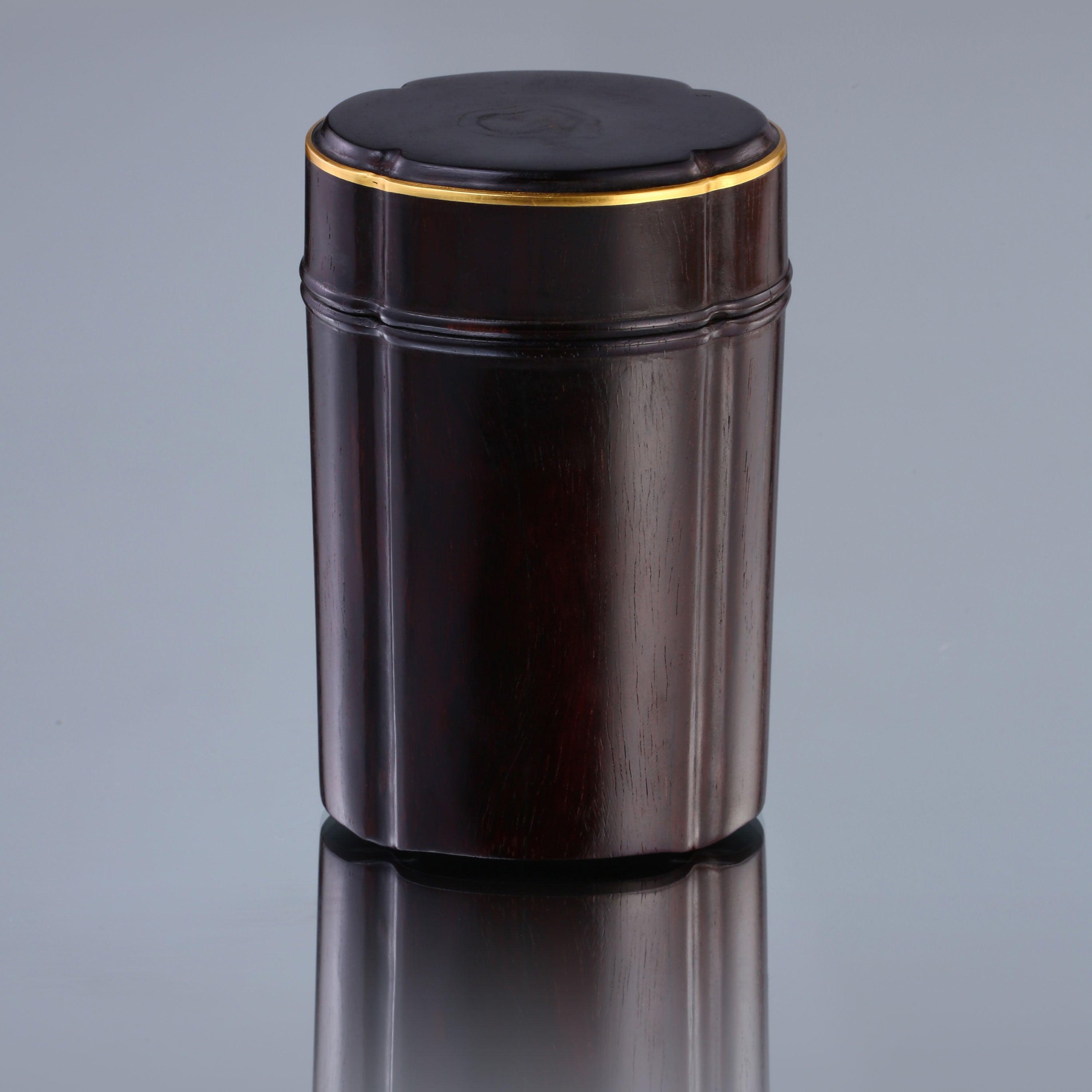 Small-leaf sandalwood begonia-shaped tea canister