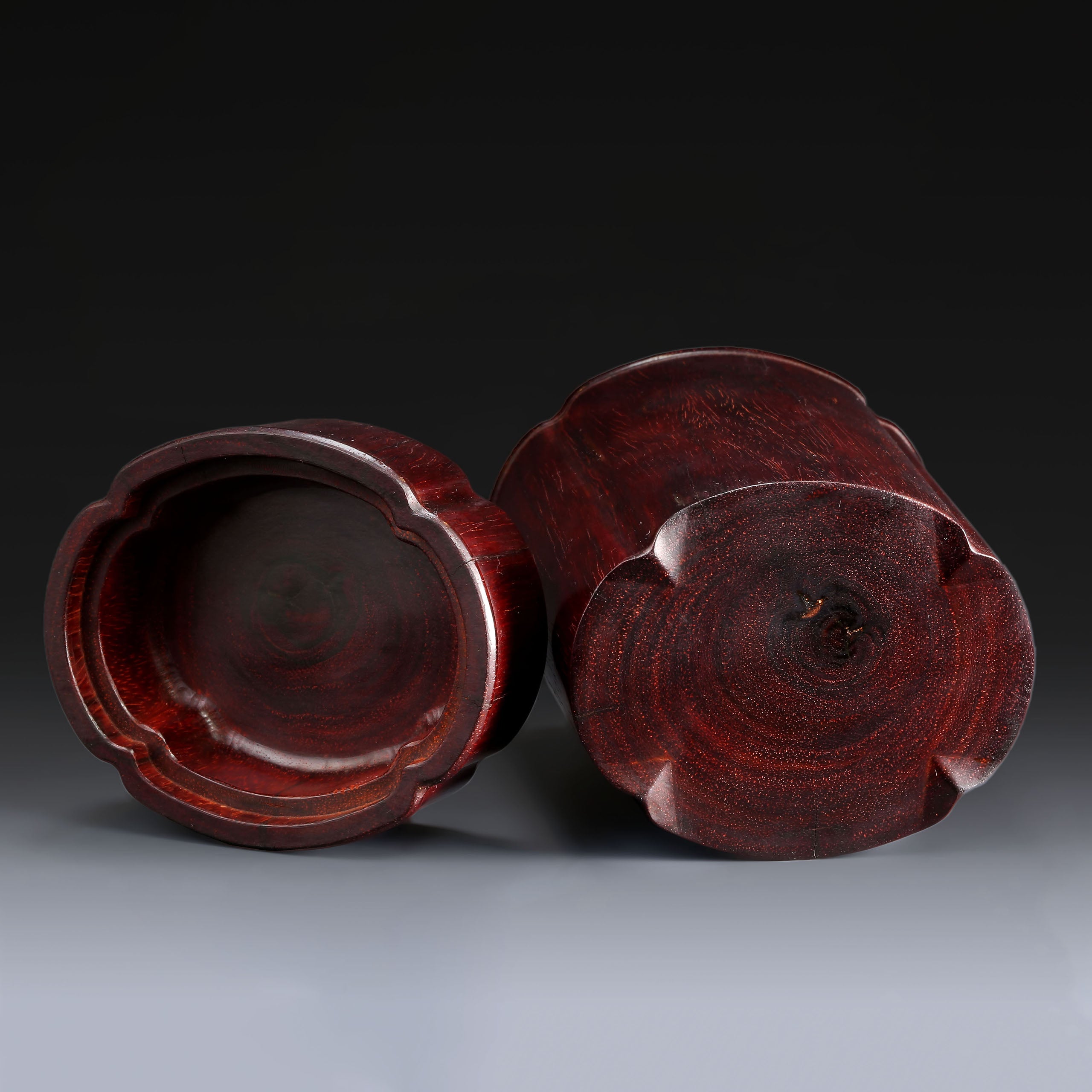 Small-leaf sandalwood begonia-shaped tea canister