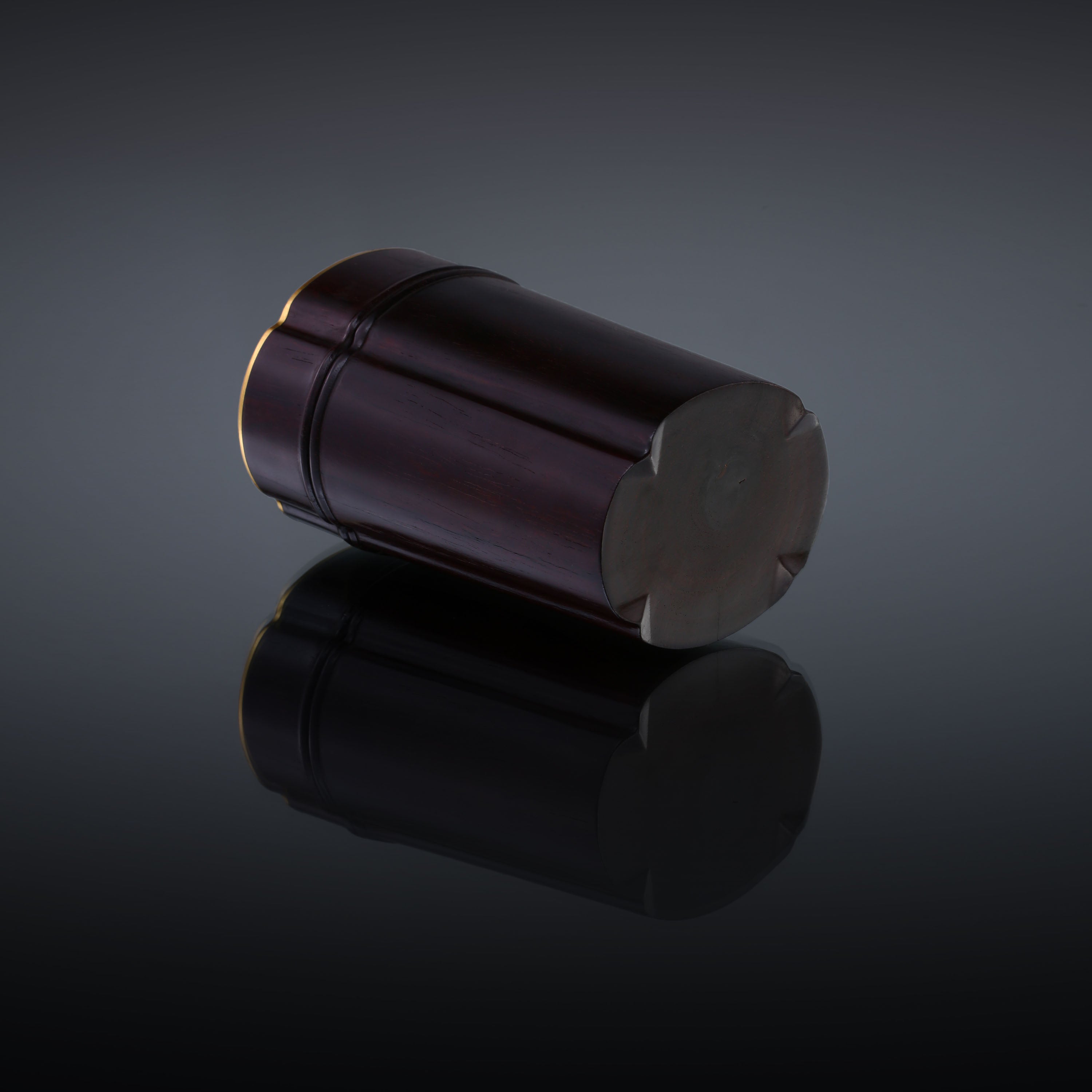 Small-leaf sandalwood begonia-shaped tea canister