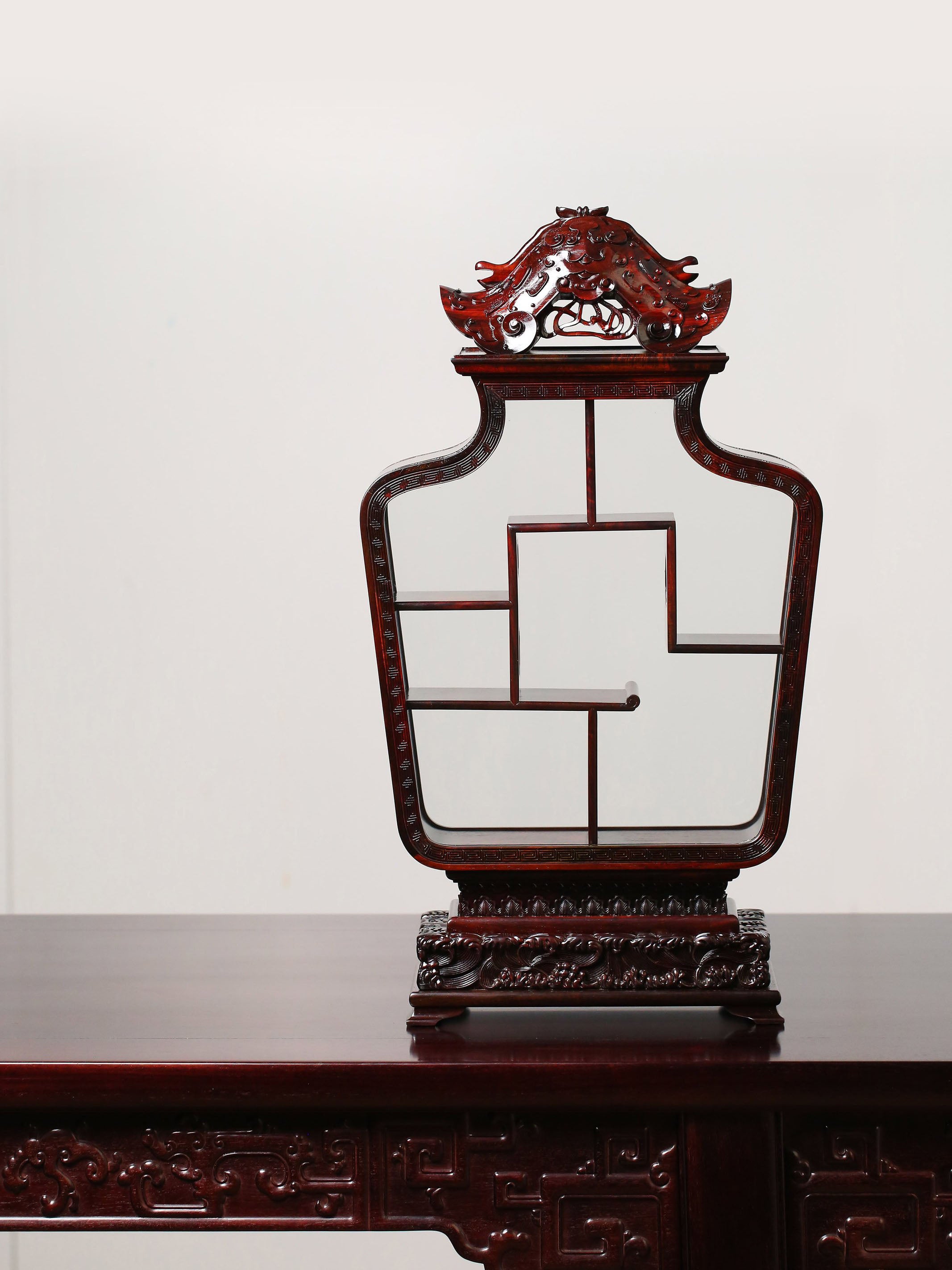 Small-leaf sandalwood bottle-shaped multi-treasure cabinet