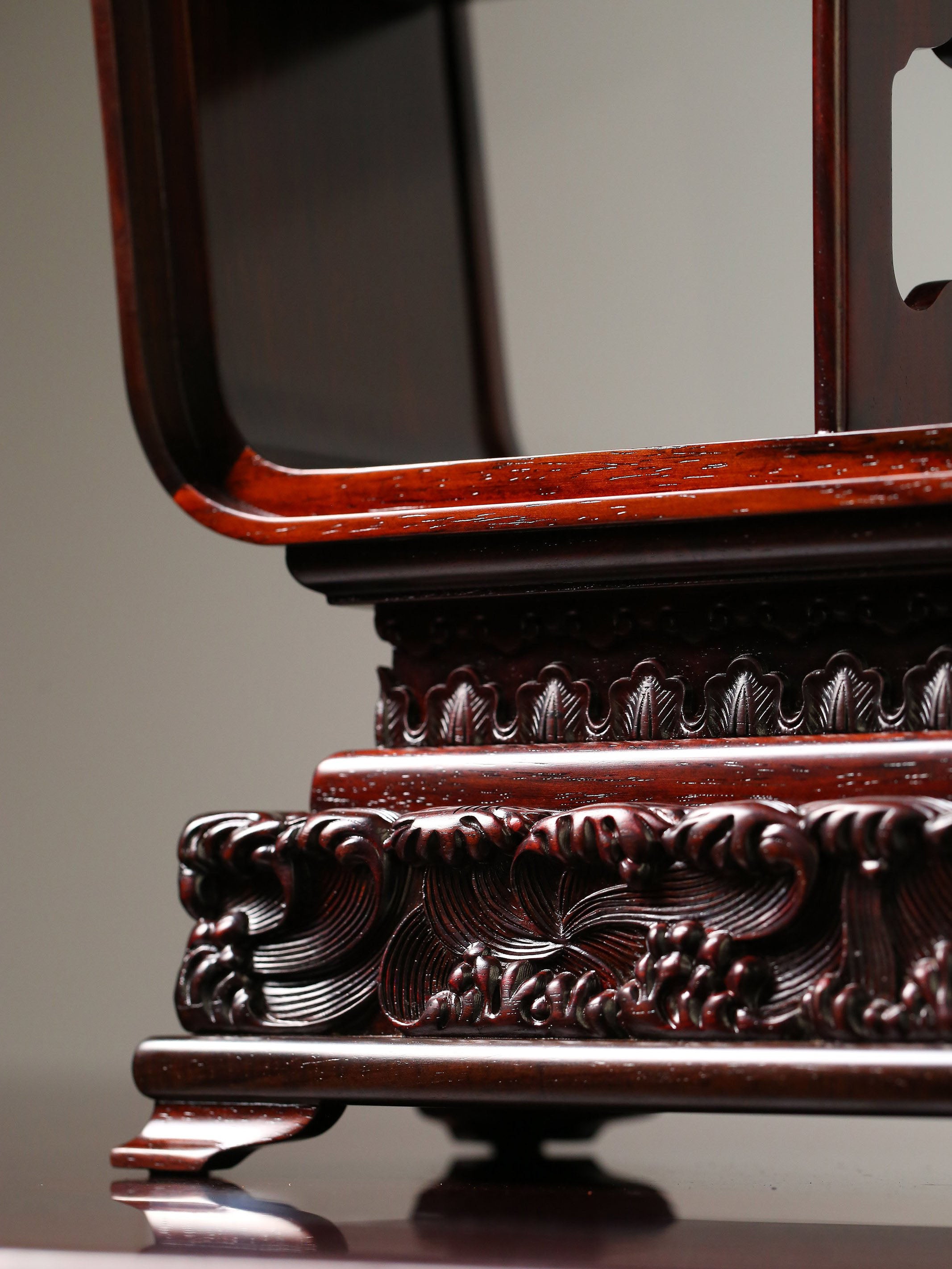 Small-leaf sandalwood bottle-shaped multi-treasure cabinet