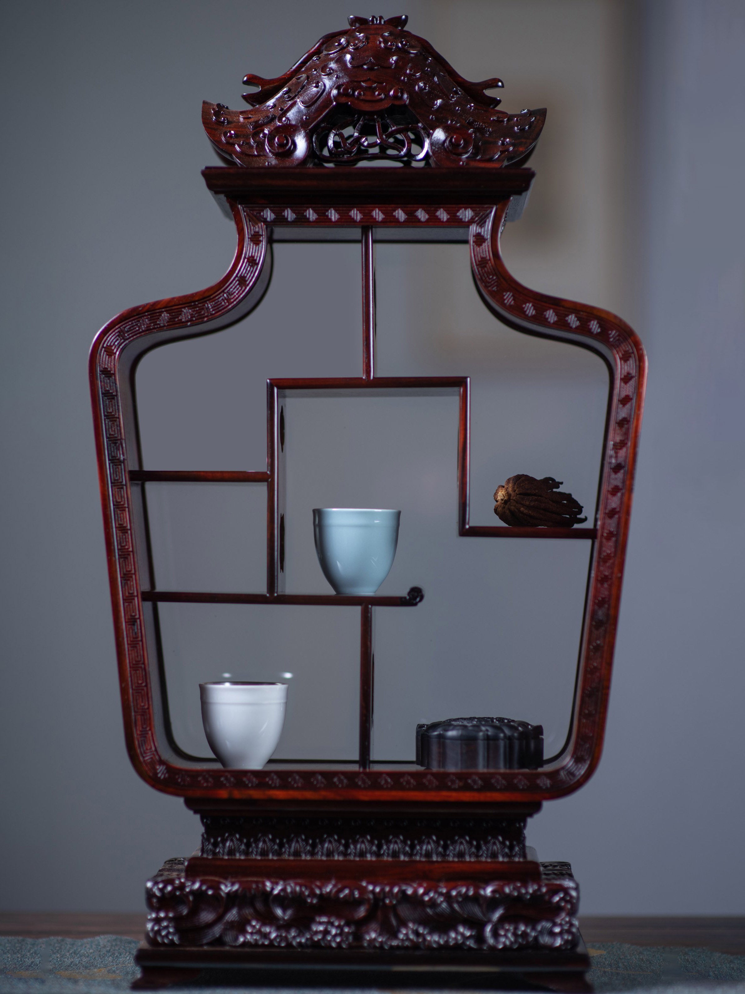 Small-leaf sandalwood bottle-shaped multi-treasure cabinet