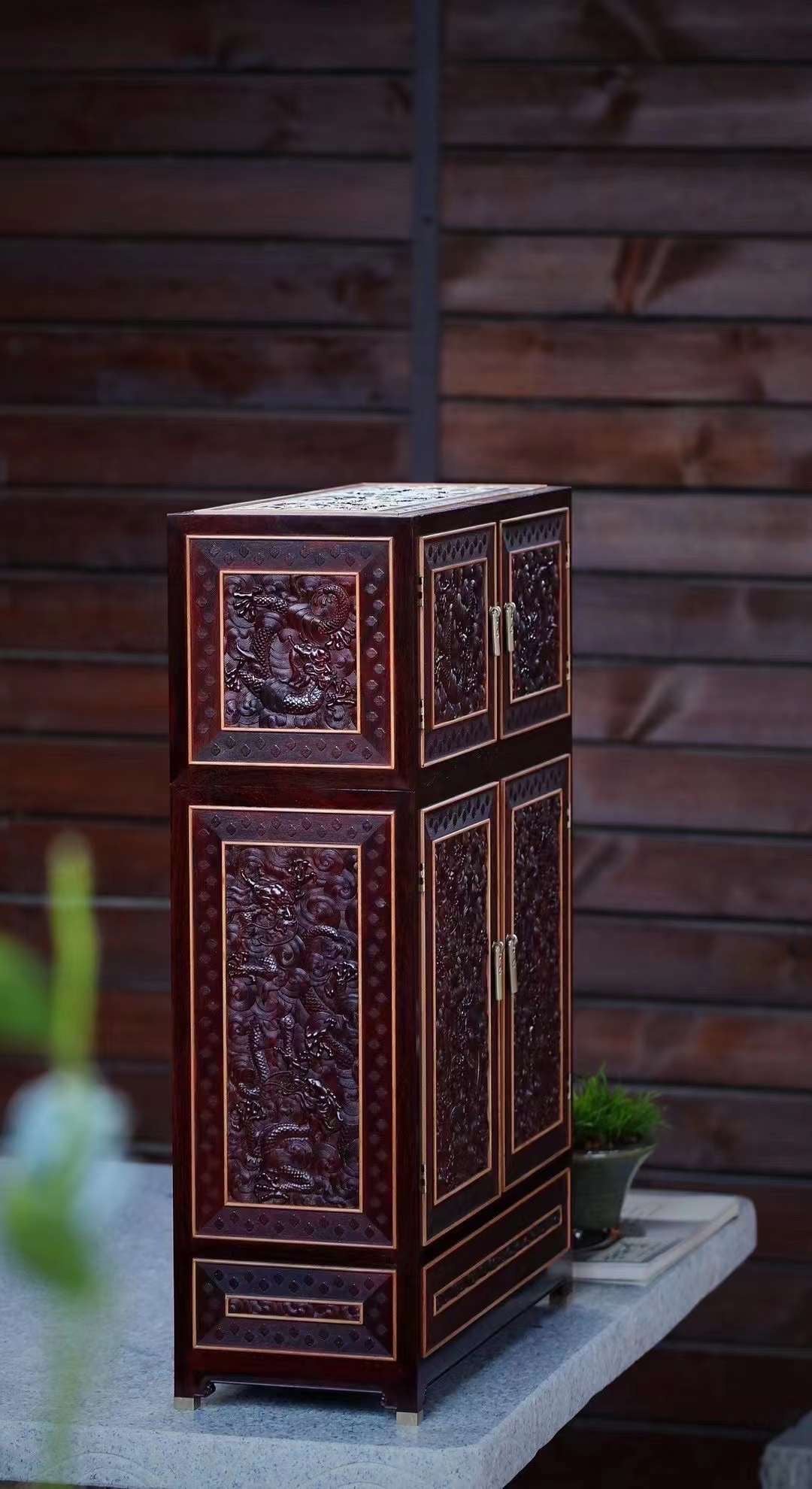 Small-leaf sandalwood table cabinet inlaid with boxwood dragon patterns