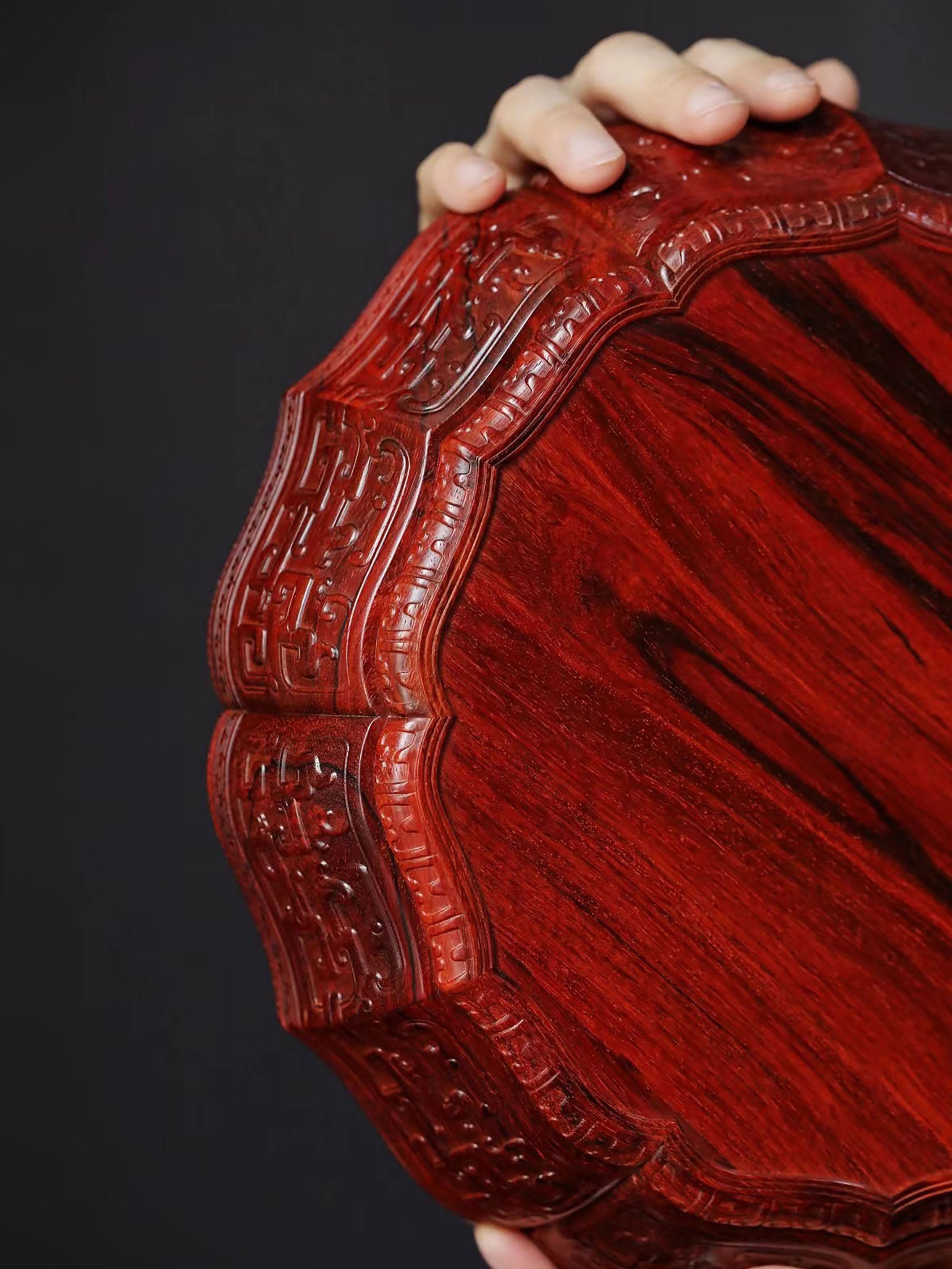 Small-leaf sandalwood carved twelve-cornered fruit box with a longevity sunflower shape