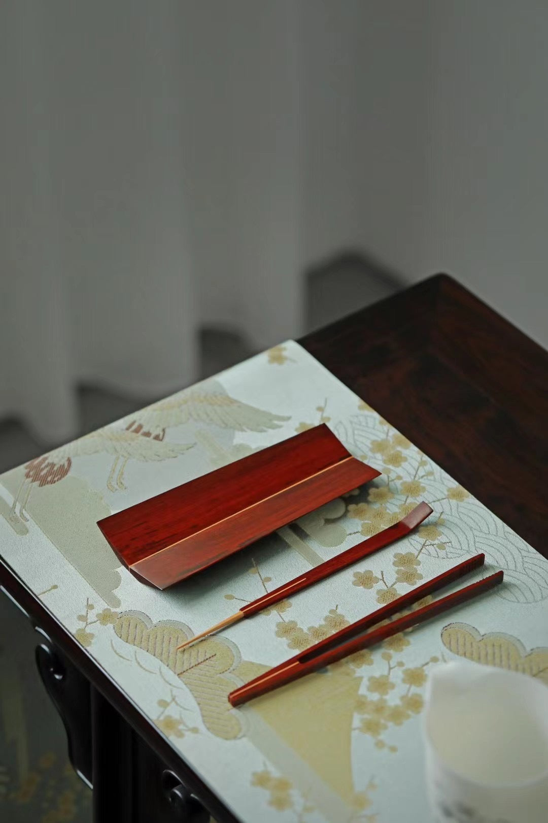 Indian rosewood tea set (three pieces)