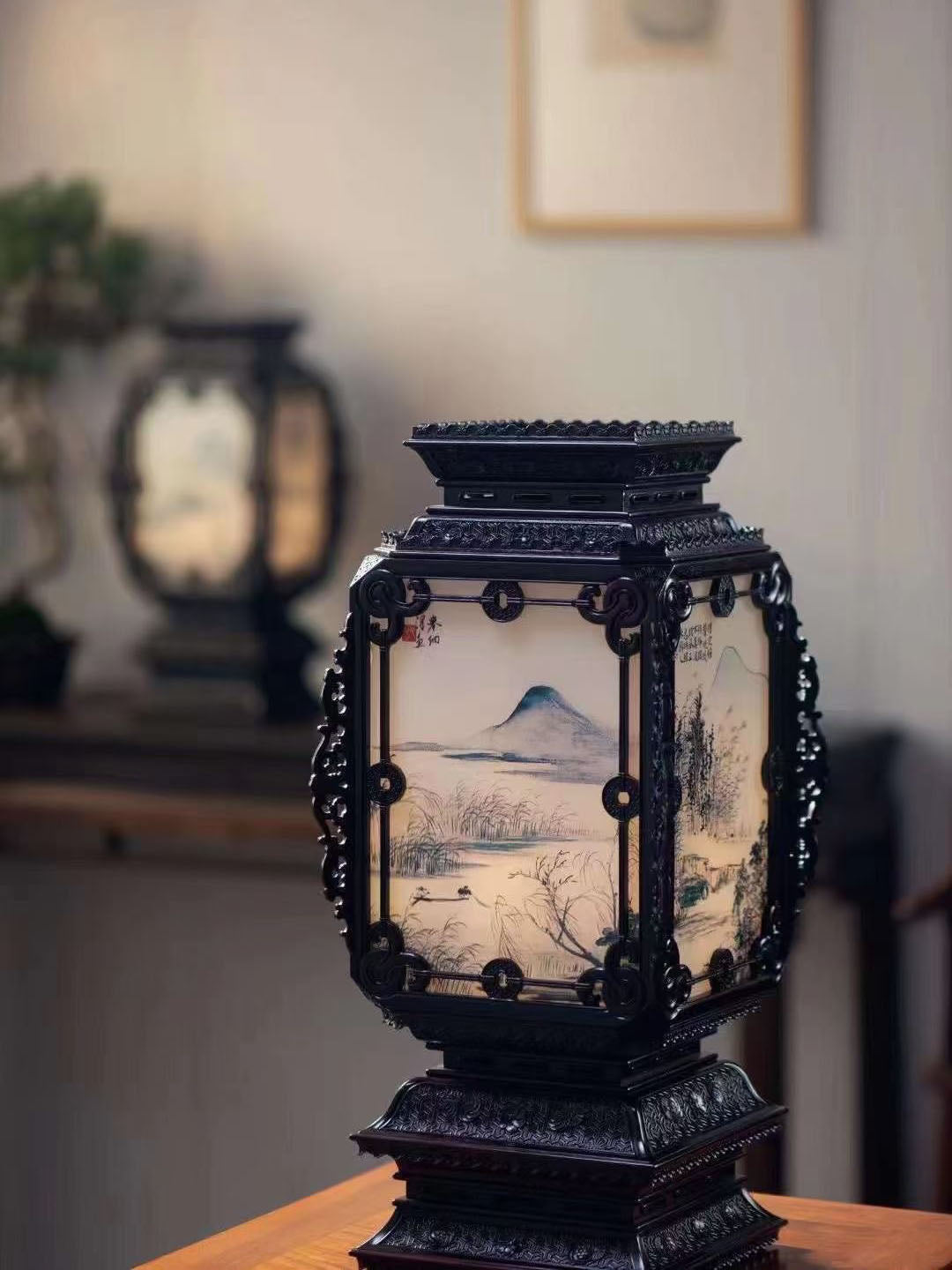 Small-leaf sandalwood table lamp