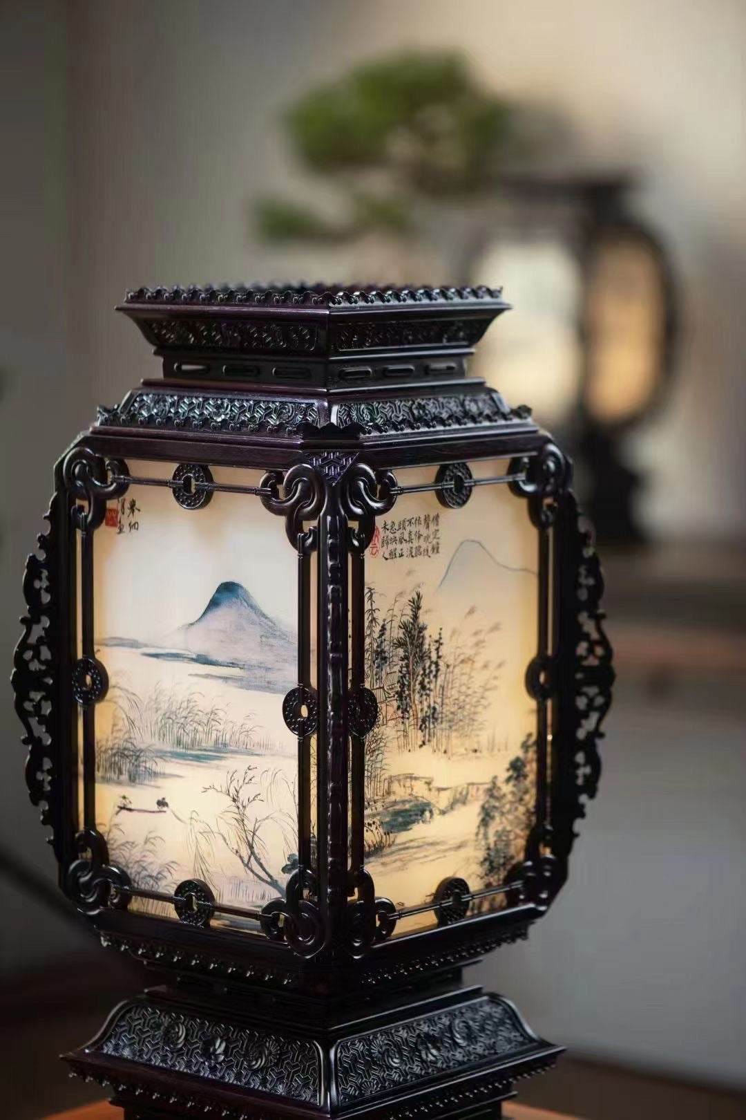 Small-leaf sandalwood table lamp