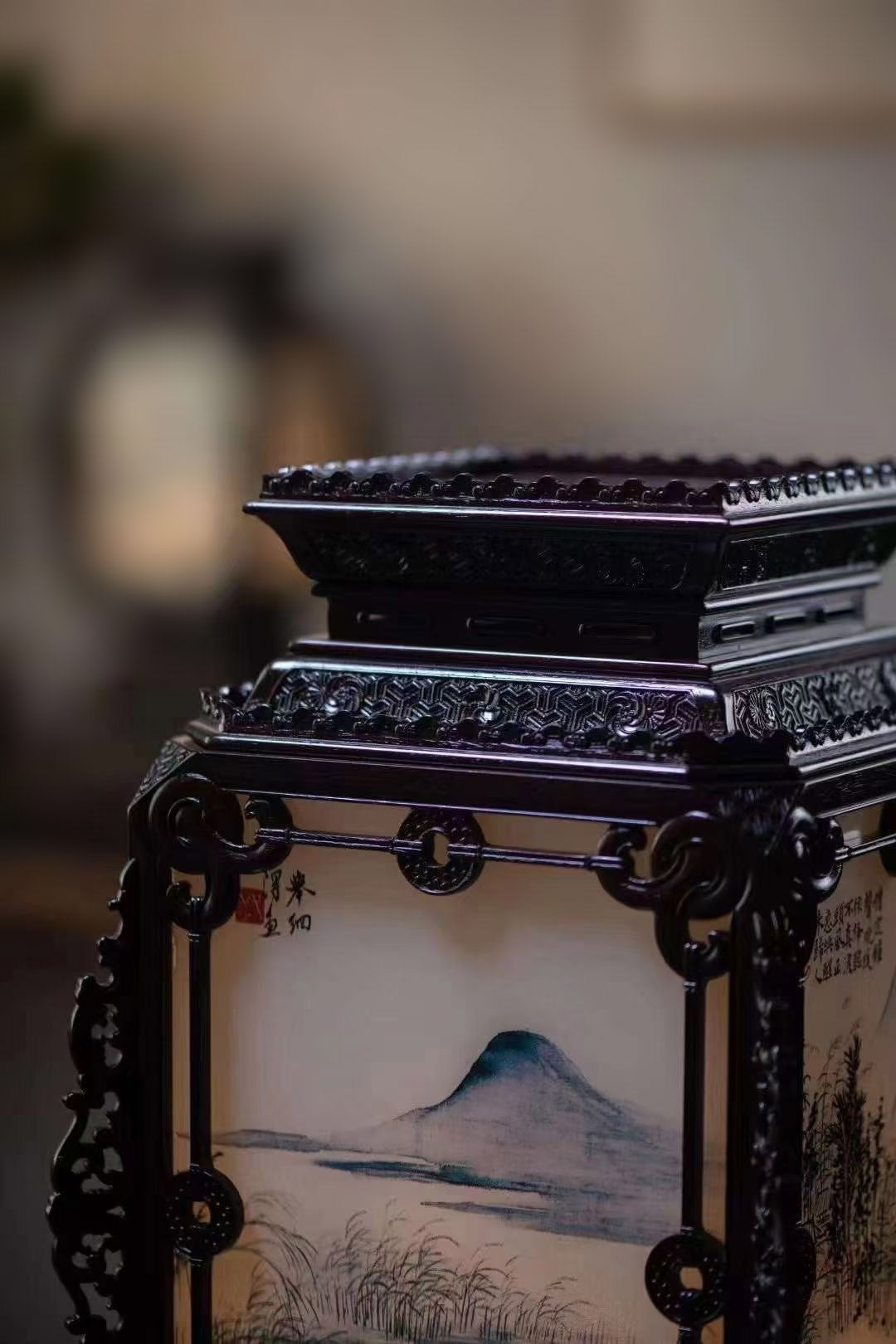 Small-leaf sandalwood table lamp