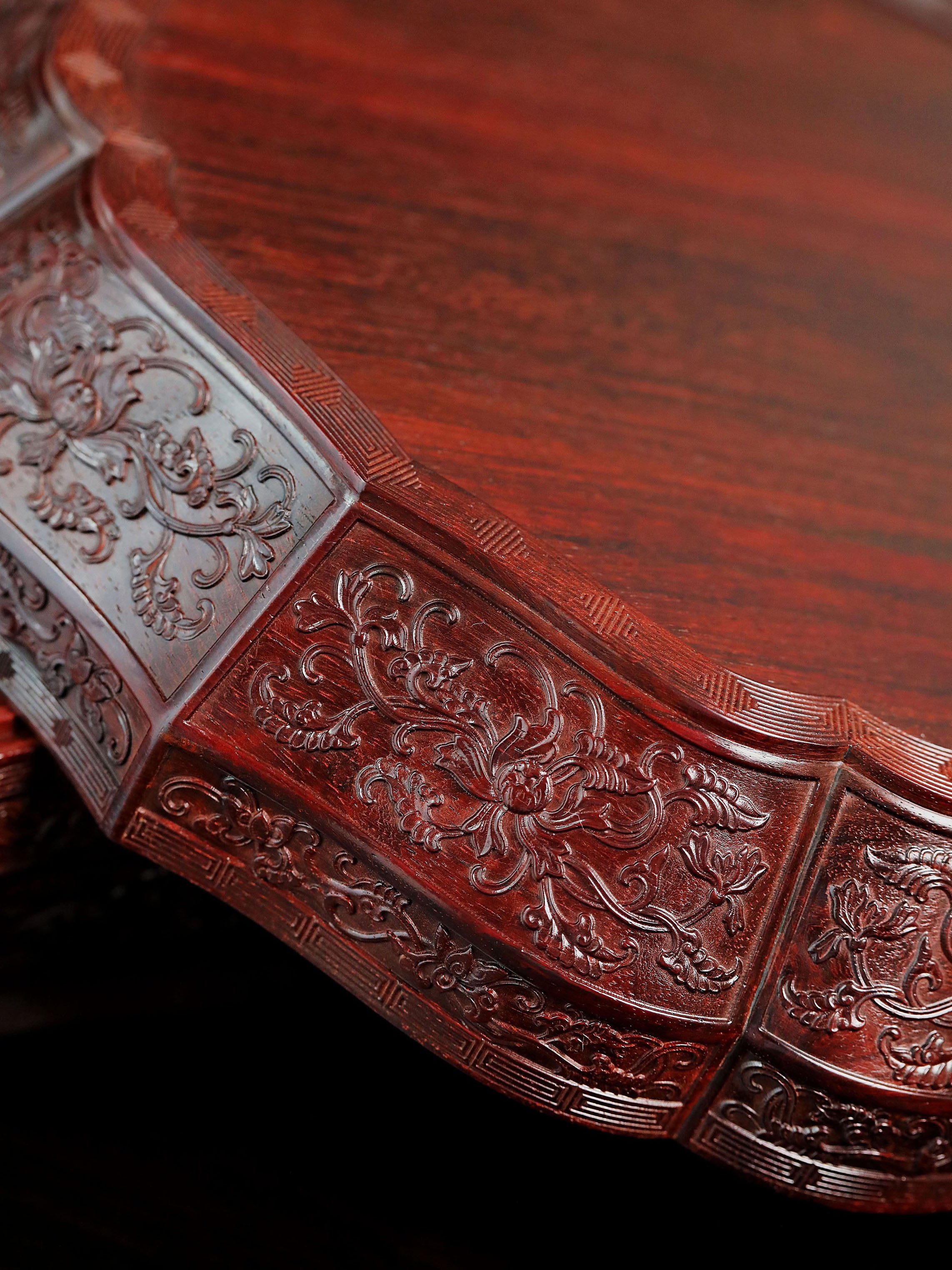 Small-leaf sandalwood carved twelve-cornered fruit box with a longevity sunflower shape