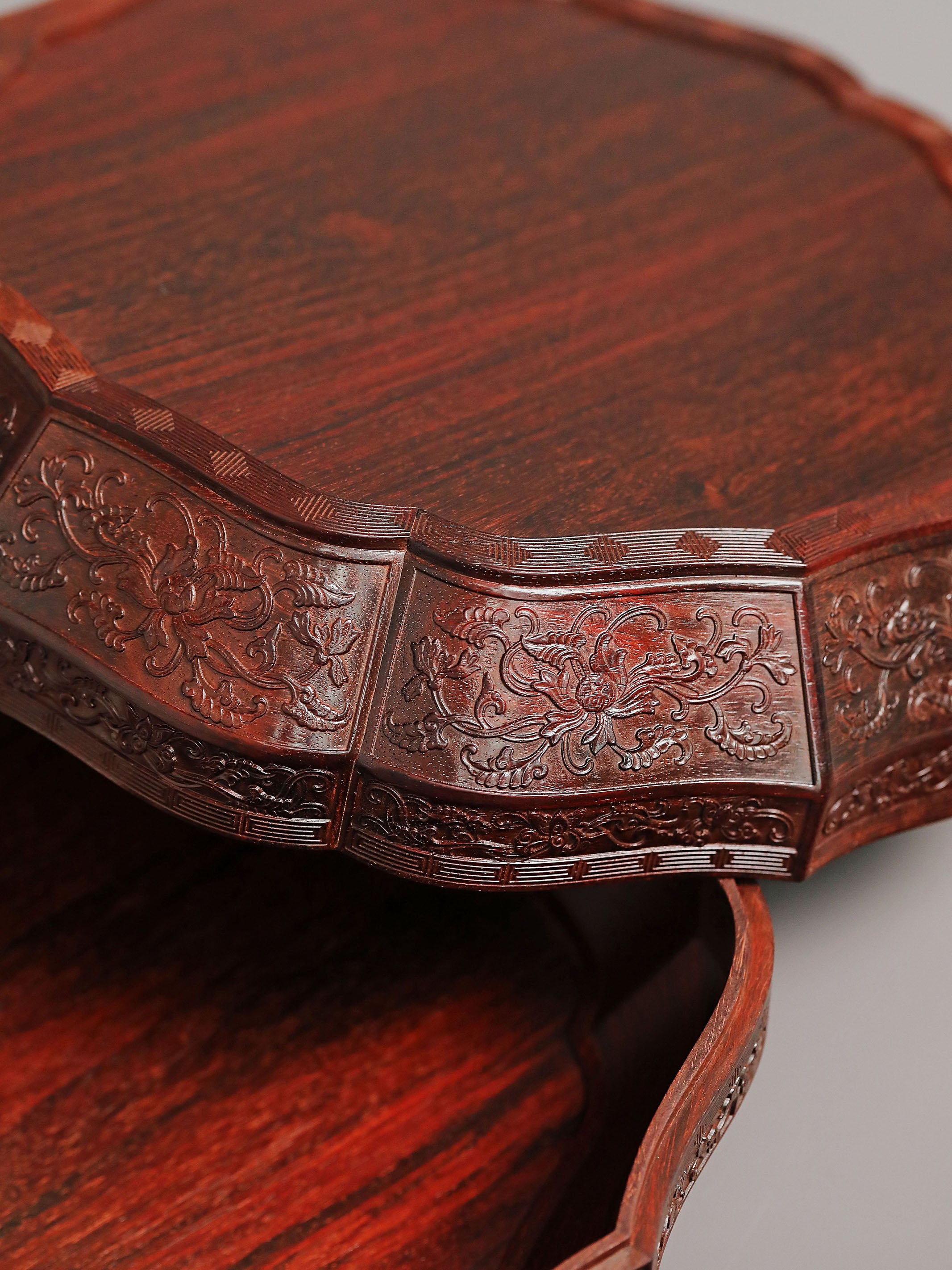 Small-leaf sandalwood carved twelve-cornered fruit box with a longevity sunflower shape