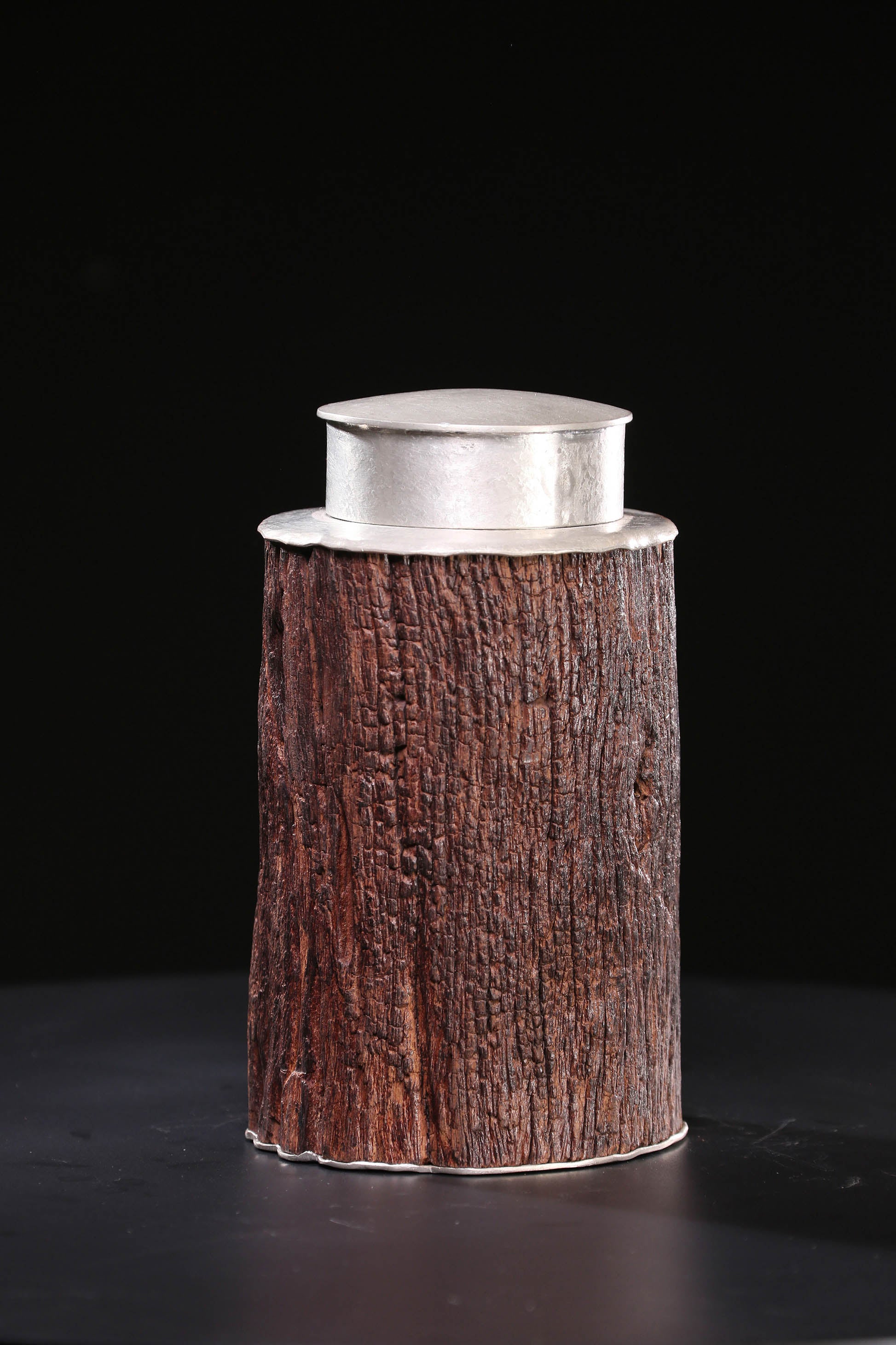 Small-leaf sandalwood tin-carved tea canister