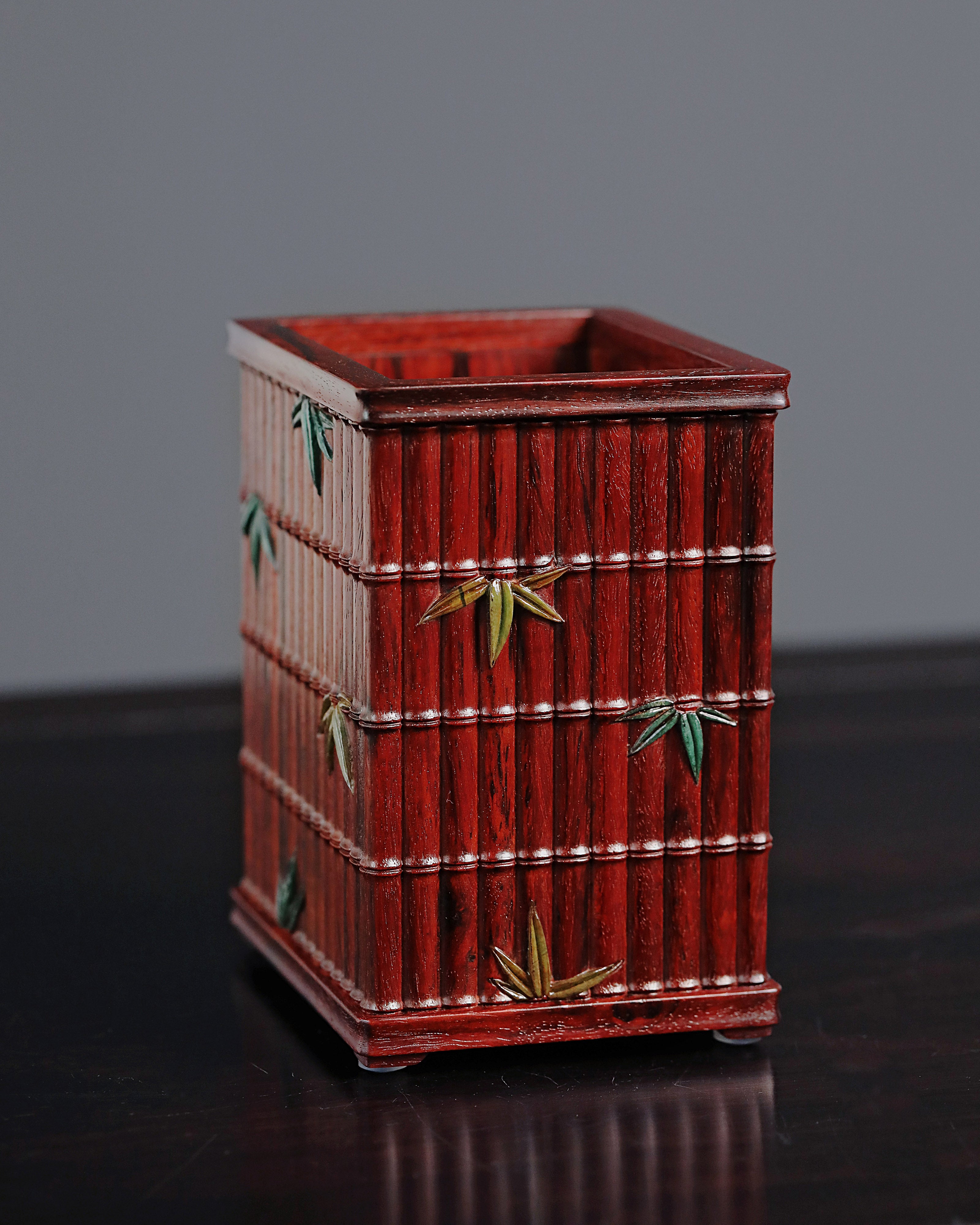 Small-leaf sandalwood inlaid pen holder