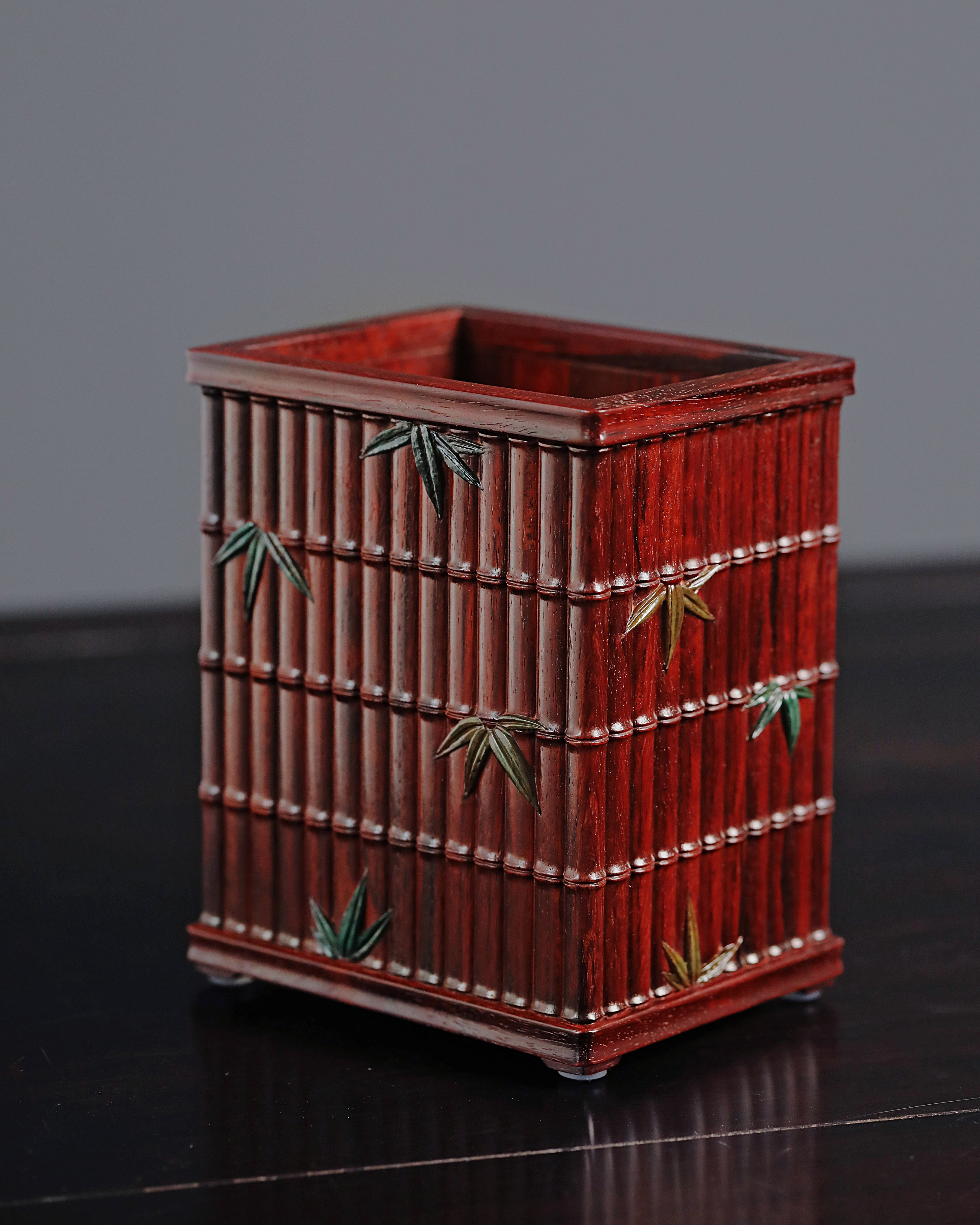 Small-leaf sandalwood inlaid pen holder