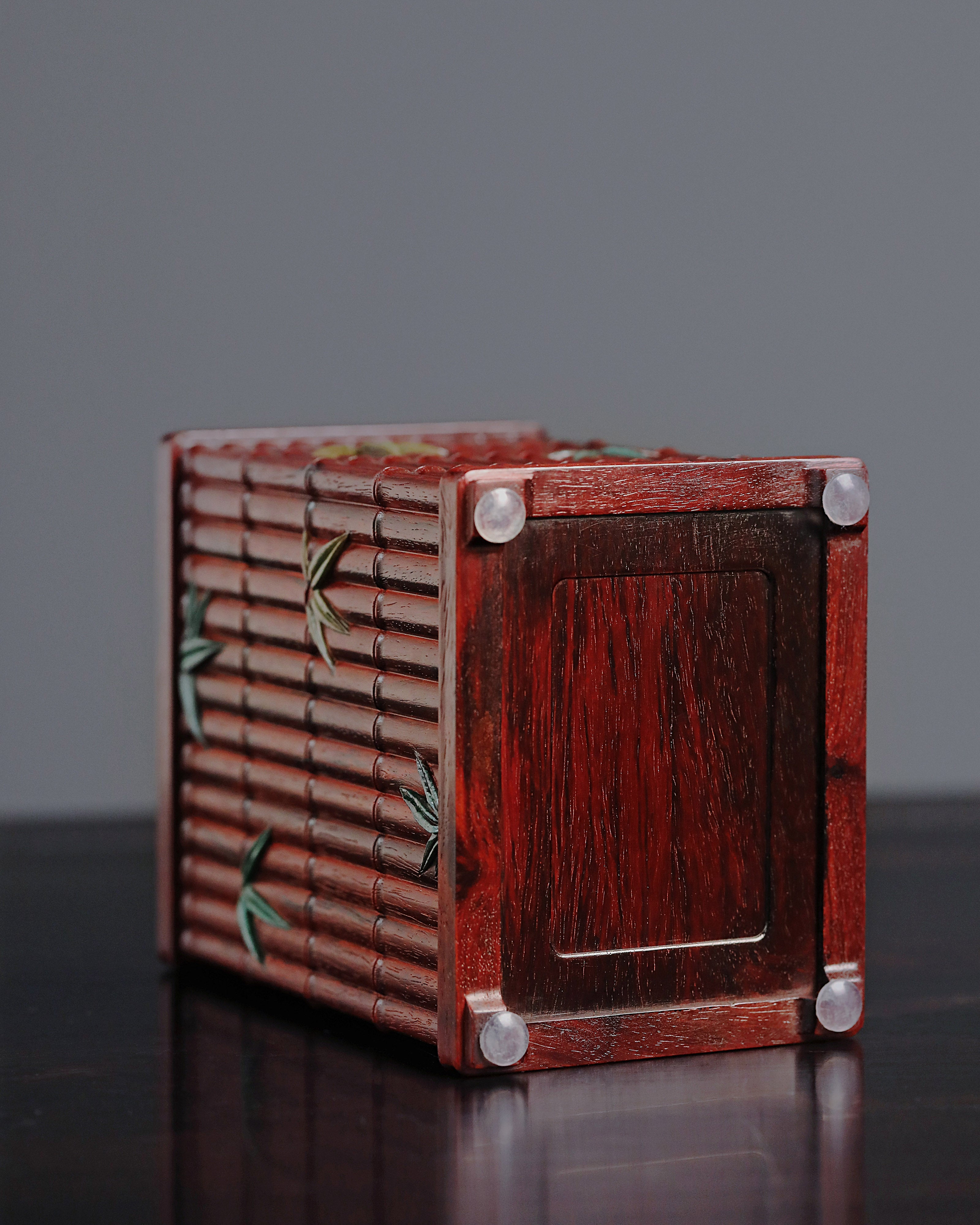 Small-leaf sandalwood inlaid pen holder