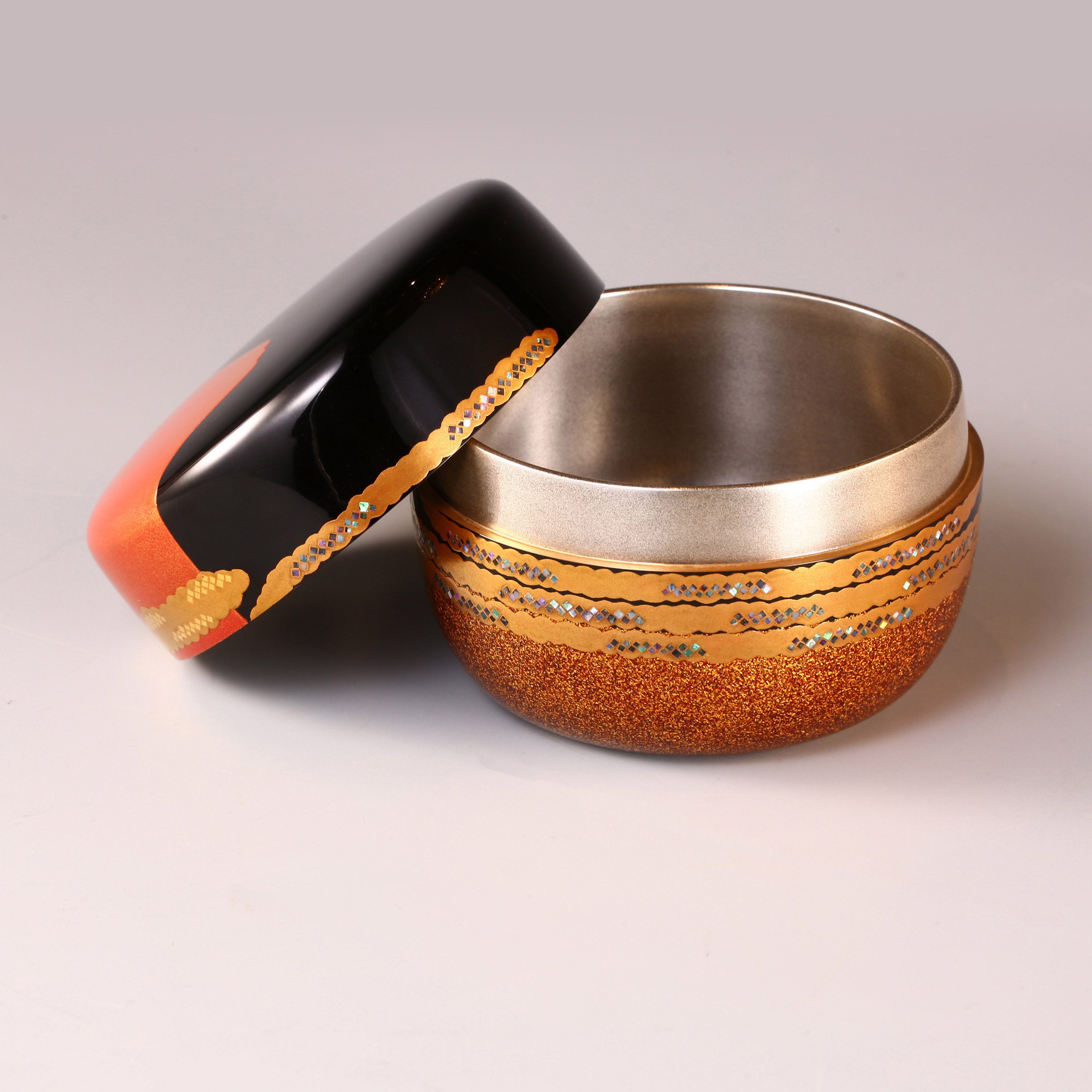 Hosokawa Tsukasa lacquer gold maki-e gold ground tea date lacquer pure silver edge tea tray