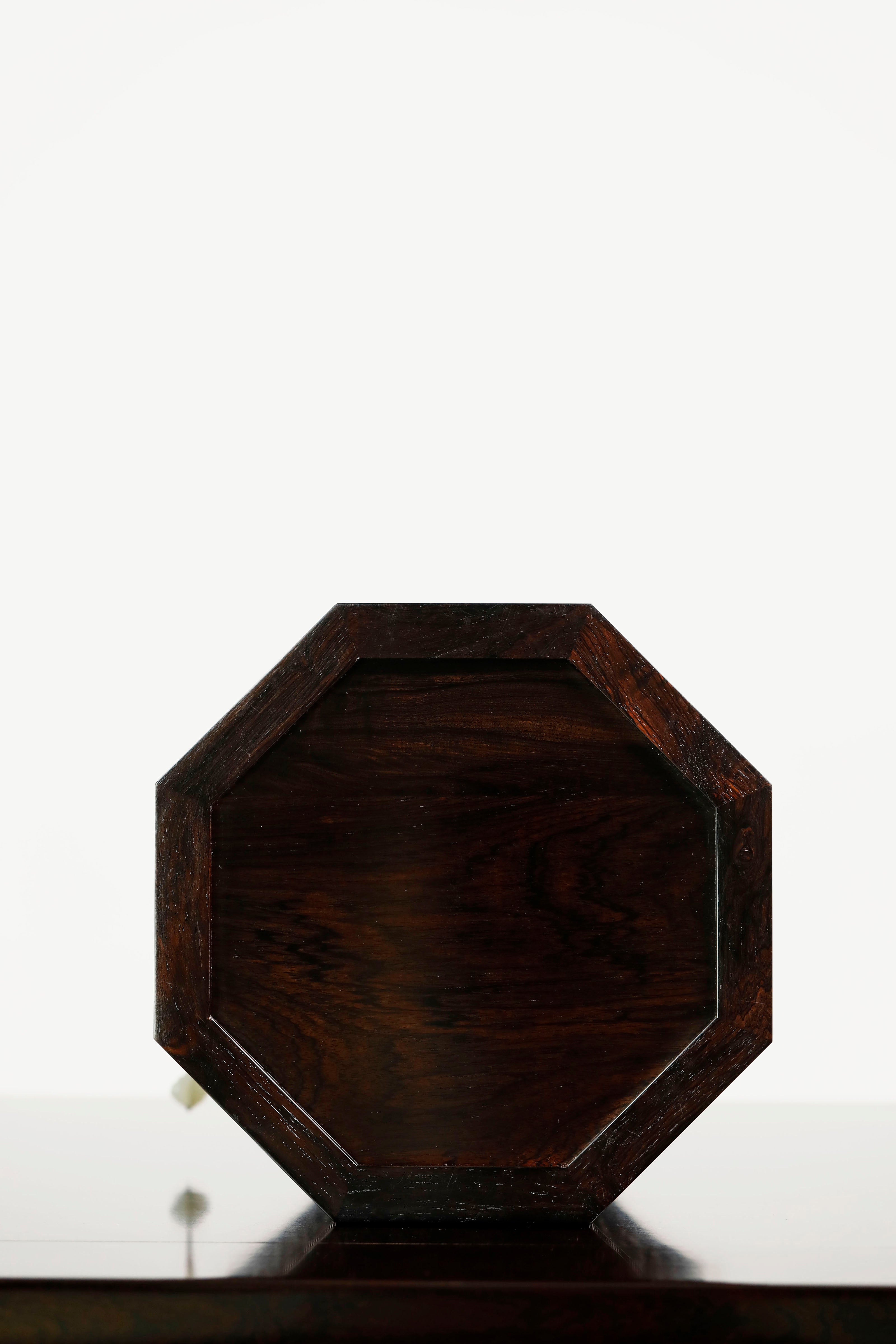 Purple sandalwood octagonal box inlaid with mother-of-pearl and passionflower pattern