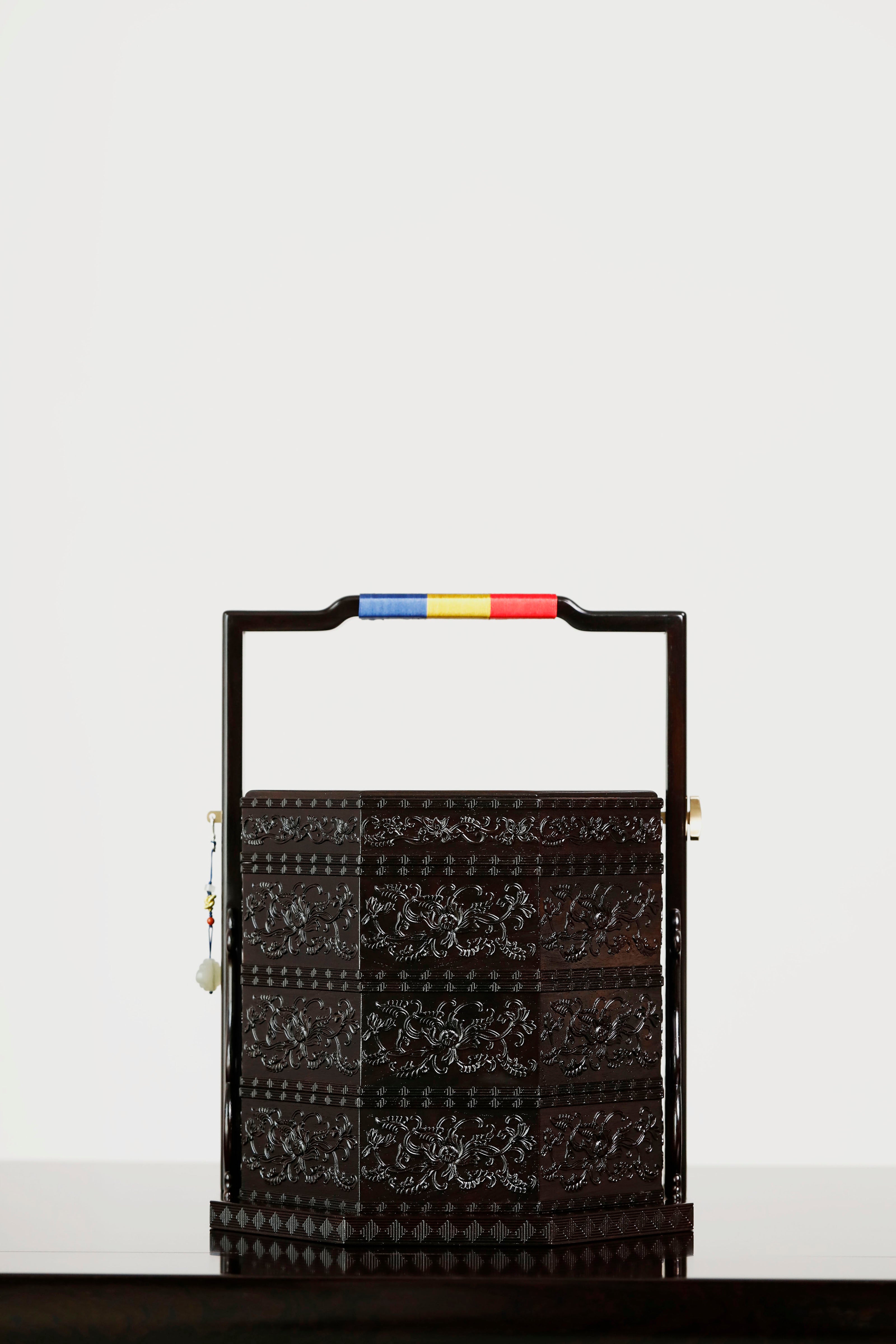 Purple sandalwood octagonal box inlaid with mother-of-pearl and passionflower pattern