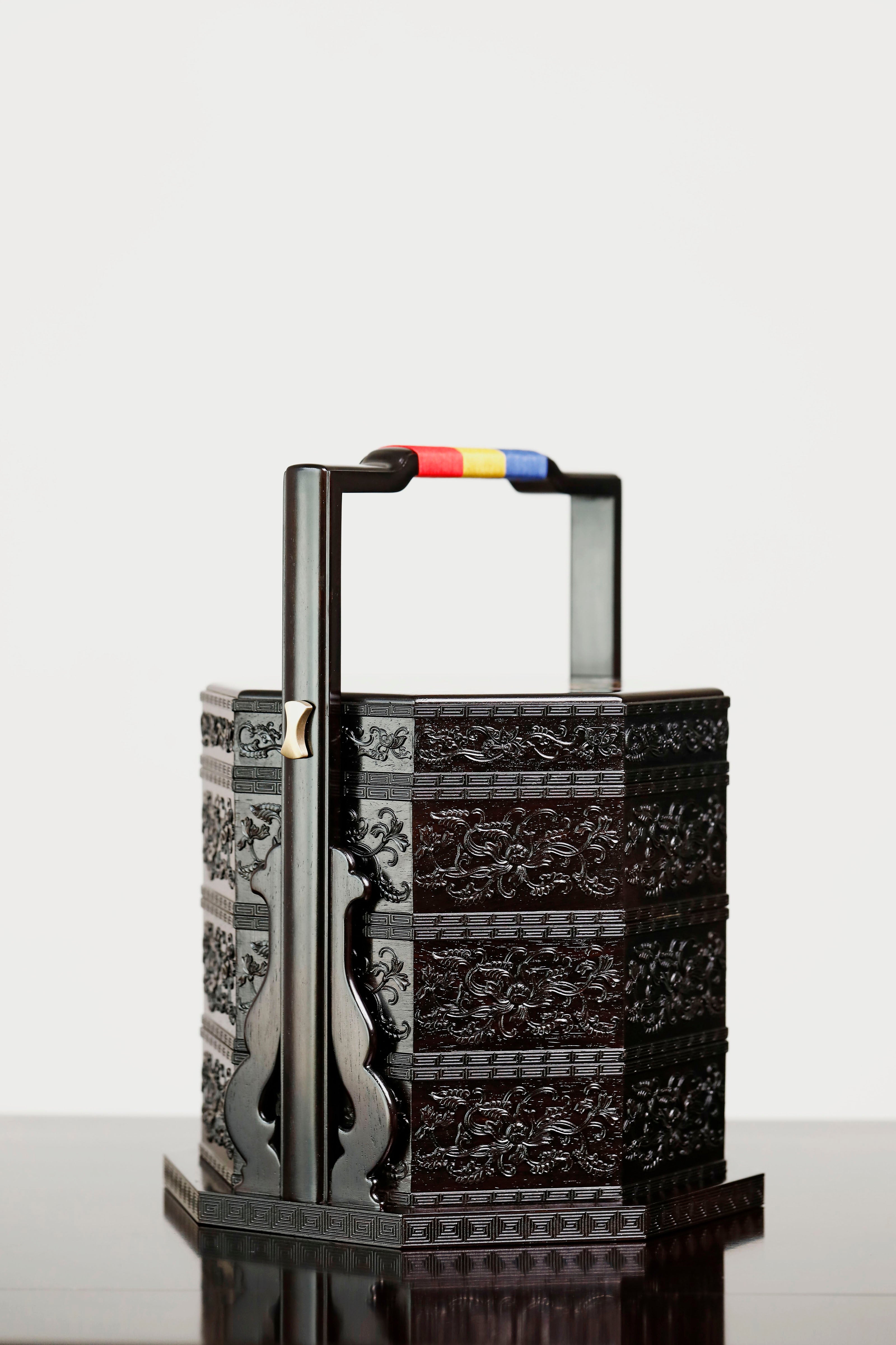 Purple sandalwood octagonal box inlaid with mother-of-pearl and passionflower pattern