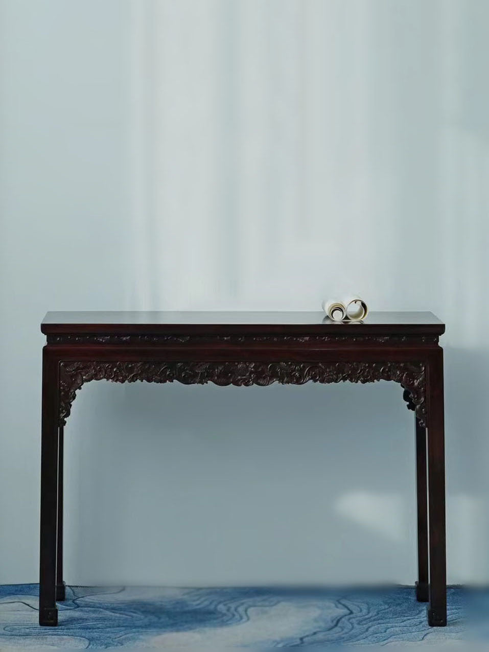 Small-leaf rosewood table with passionflower pattern