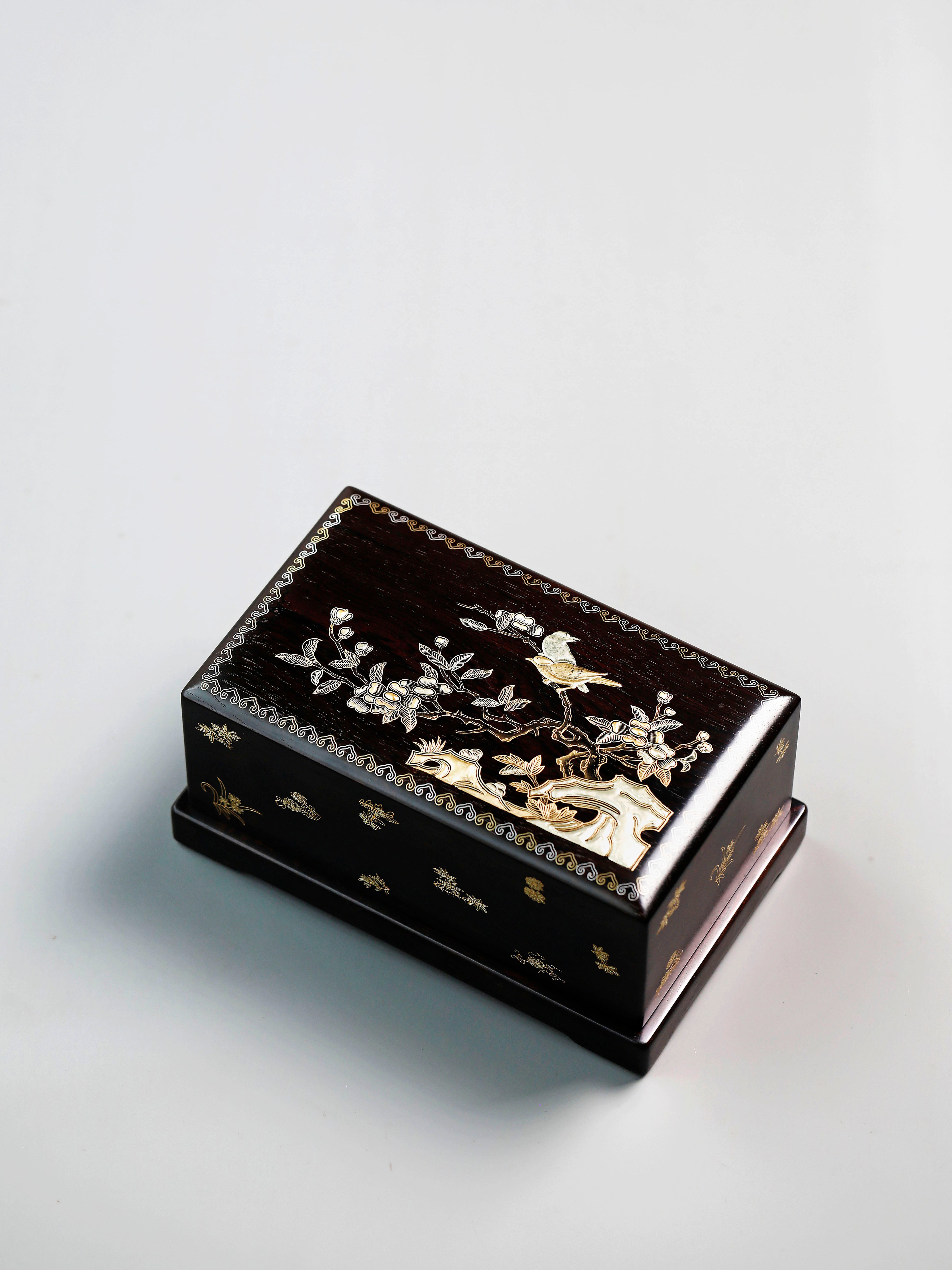 Purple sandalwood box with phoenix and gilded design