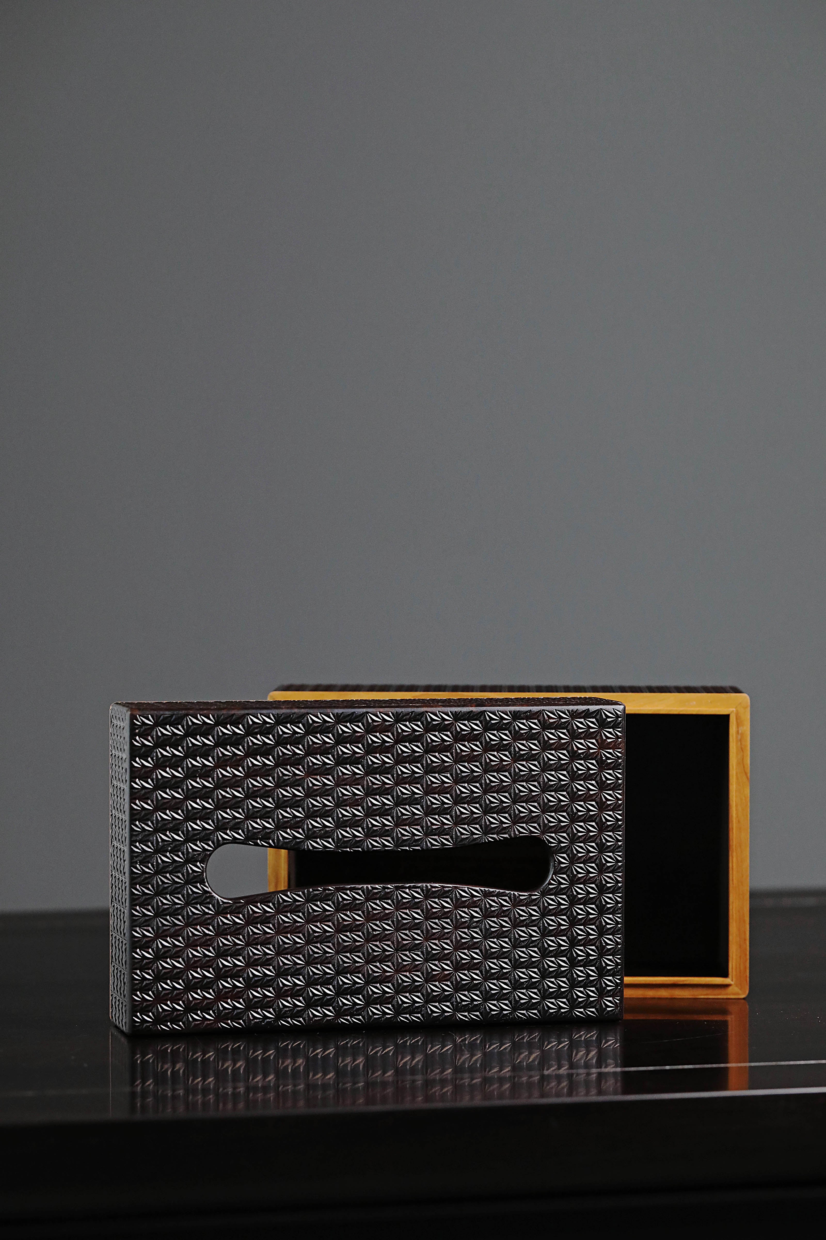 Plum blossom pattern/swastika pattern/snowflake pattern purple sandalwood tissue box