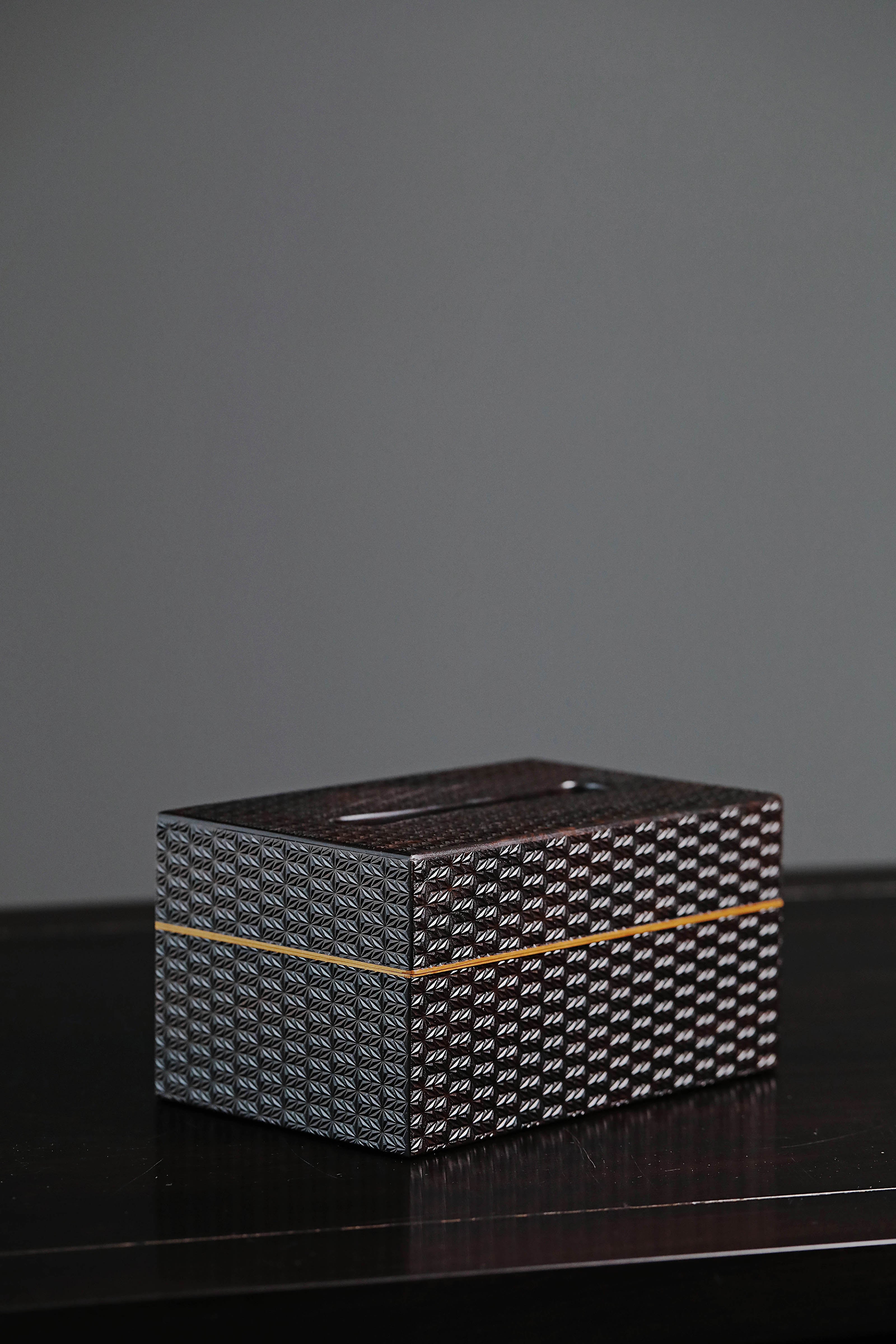 Plum blossom pattern/swastika pattern/snowflake pattern purple sandalwood tissue box