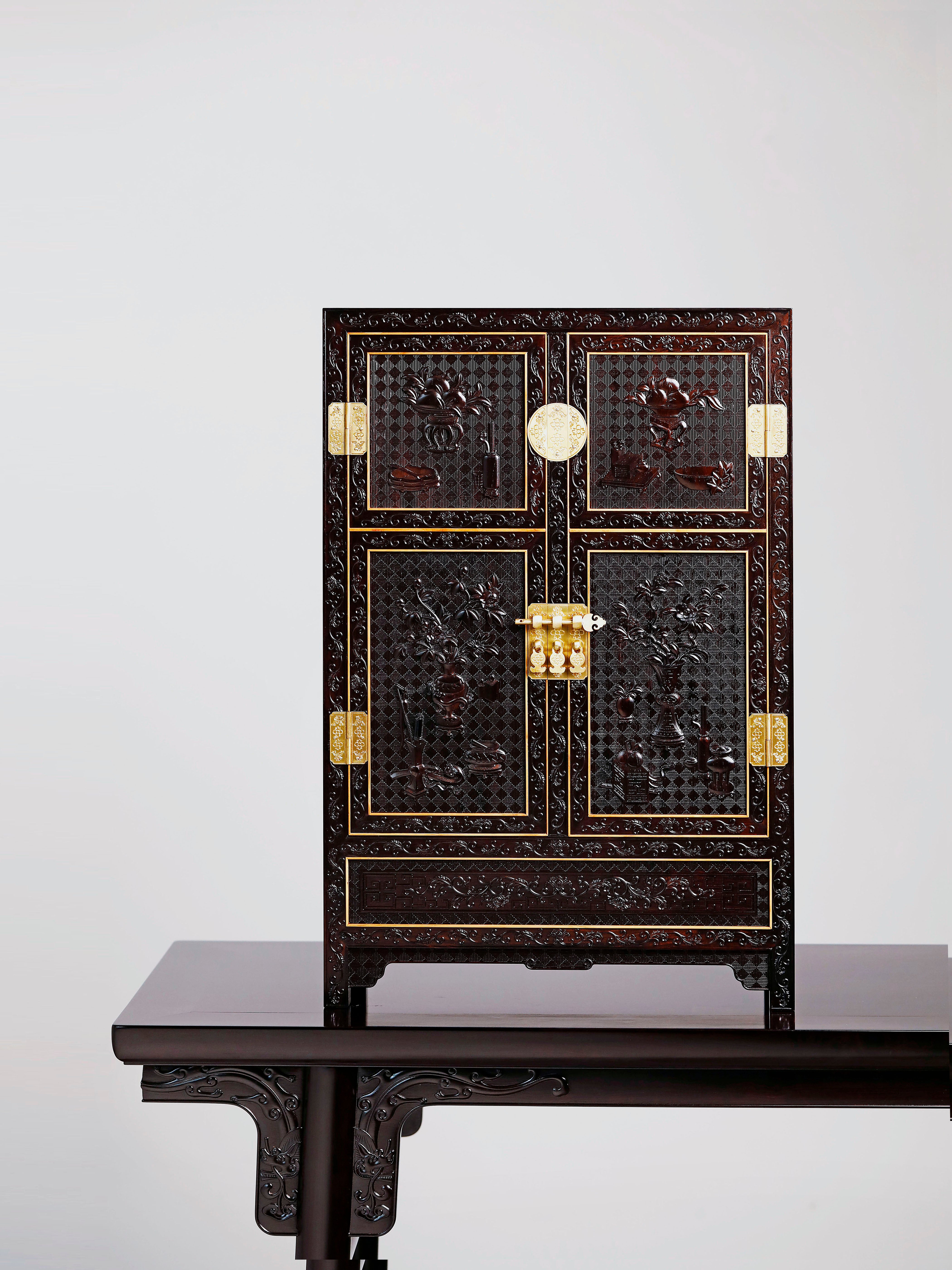 Small-leaf rosewood/Zambian rosewood fully carved antique pattern table and cabinet