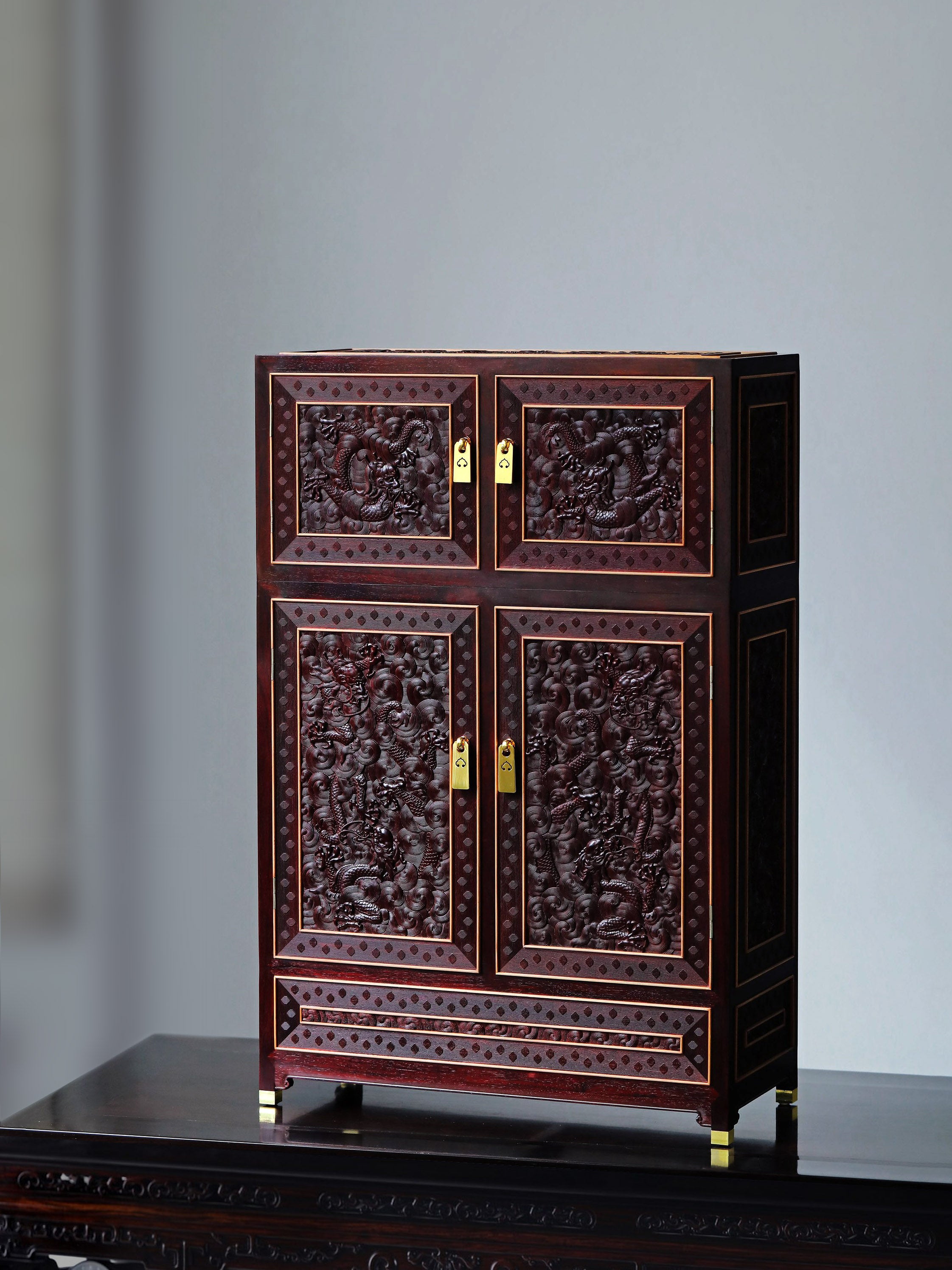 Small-leaf sandalwood table cabinet inlaid with boxwood dragon patterns